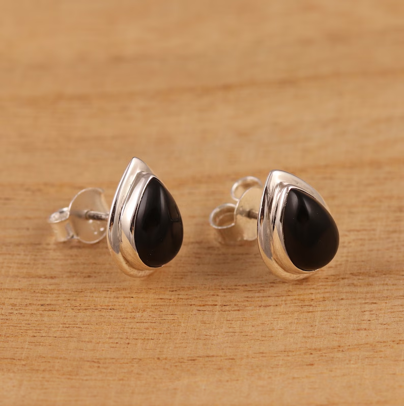 Natürliche schwarze Onyx-Ohrstecker aus massivem 925er Sterlingsilber, tropfenförmig, geschenkverpackt, handgefertigter böhmischer Schmuck