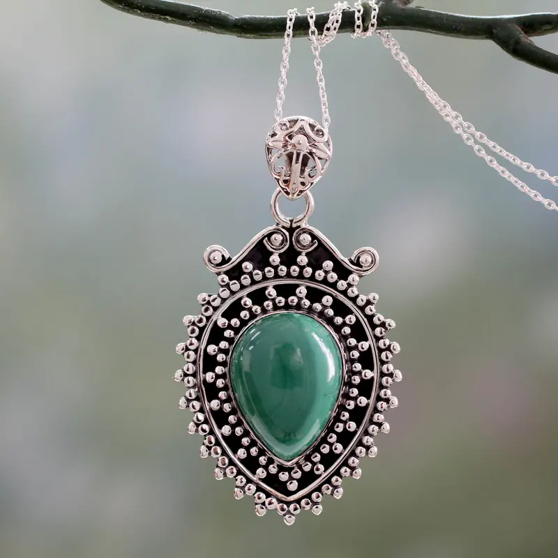 Handgefertigte Malachit- und Sterlingsilber-Anhänger-Halskette, handgemachter böhmischer Schmuck, Geschenk für Mama & Sie
