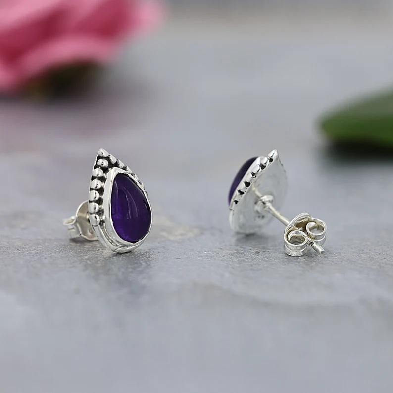 Natürliche Amethyst Ohrringe Tropfenförmige Ohrringe 925 Sterlingsilber Schmuck Lila Amethyst Ohrstecker Alltagsohrringe für Frauen Kleine Ohrringe