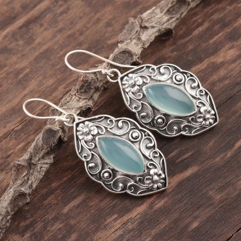 Blaue Chalcedon Blumen-Ohrhänger aus Indien 925er Massivsilber Handgemachter Boho Zarter Schmuck Geschenk für sie