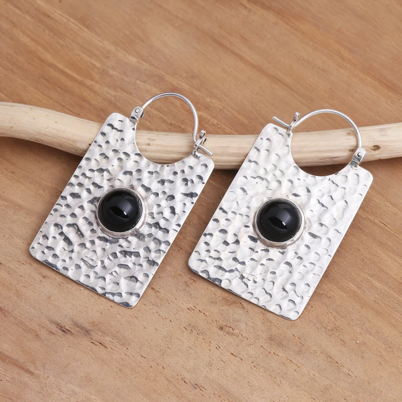 Rechteckige gehämmerte Silber- und Onyx-Creolen, handgefertigte Ohrringe für Frauen, Geschenke für Mama & Sie, Bohème-Schmuck
