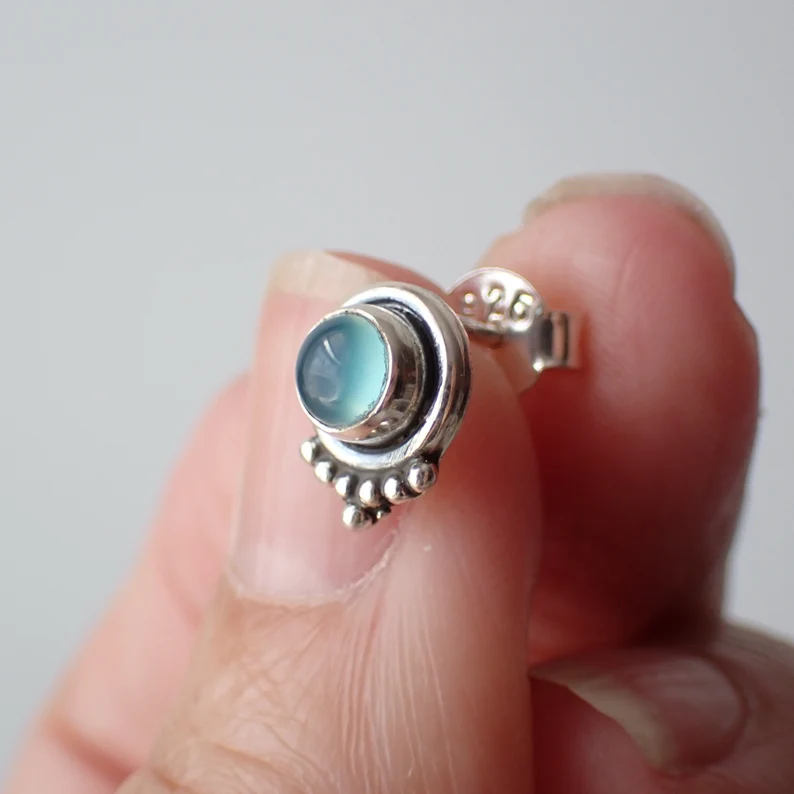 Echte blaue Chalzedon 925 Sterling Silber Ohrstecker Runde Form Edelstein Handgemachter Böhmischer Schmuck Geschenk für Sie
