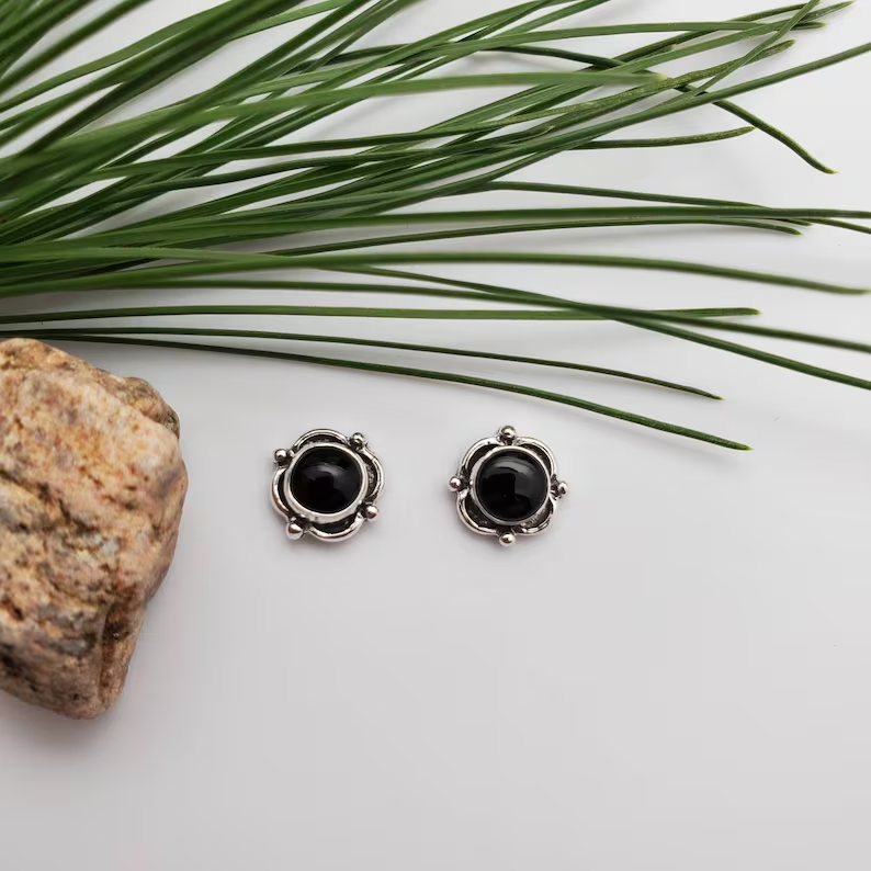 Geschenk für sie kleine schwarze Ohrstecker 925 Sterling Silber schwarze Ohrstecker zierliche schwarze Ohrstecker Edelstein Geburtsstein Schmuck
