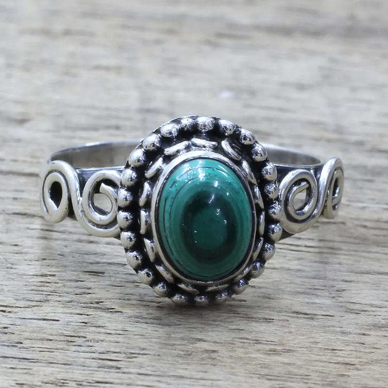 Designer-Cocktailring aus Sterlingsilber mit Malachit, grüner Edelsteinring, handgefertigter Bohème-Schmuck, Valentinstagsgeschenk für sie, Geburtstagsgeschenk