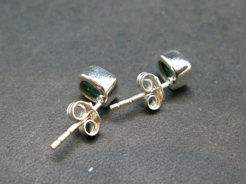 Quadratische Malachit-Edelstein-Ohrstecker aus 925er Sterlingsilber Designer-Ohrstecker April Geburtsstein Handgemachter Schmuck Geschenk für Sie