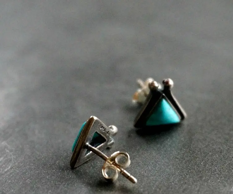 Dreieckige Form Türkis Sterling Silber Ohrstecker Türkis Silber Ohrstecker Boho Ohrringe Handgefertigte Boho Ohrringe Geschenk für Sie
