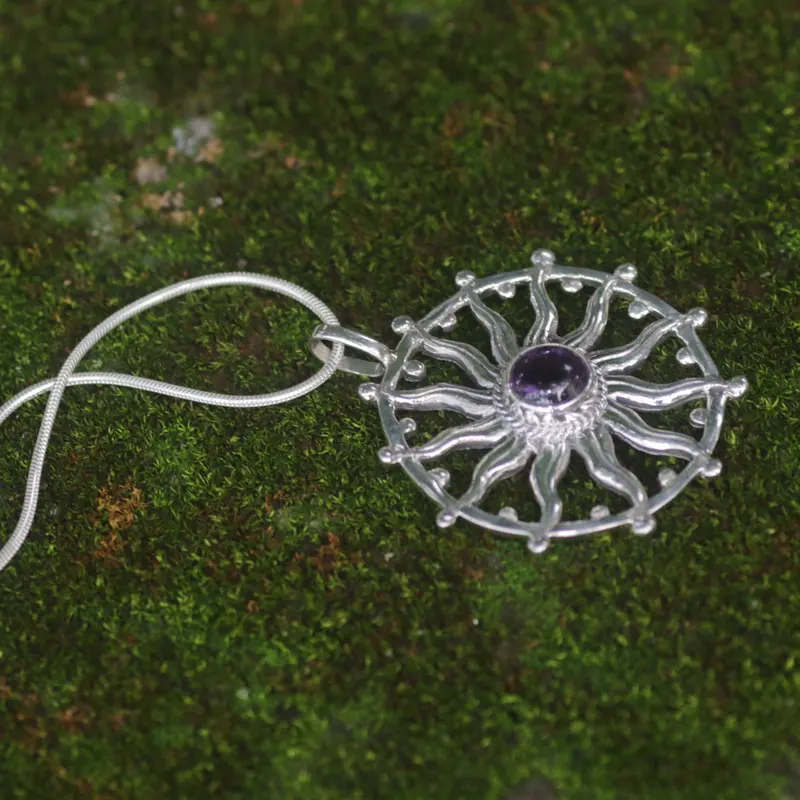 Sonnengeist Einzigartige Silber- und Amethyst-Halskette 925 Sterling Silber Halskette Amethyst Edelstein Halskette Statement Halskette Amethyst Schmuck Geschenk für Sie
