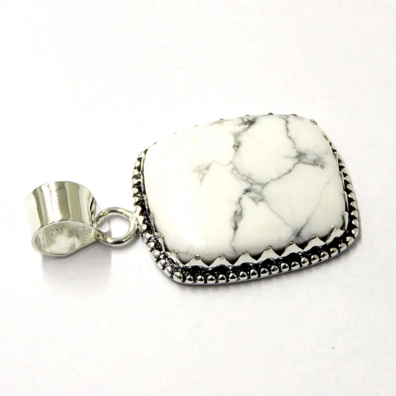 Howlith-Anhänger, Howlith-Edelstein, 925er Sterlingsilber-Anhänger, natürlicher Howlith-Edelstein, Heilkristall-Anhänger, weiße Halskette als Geschenk