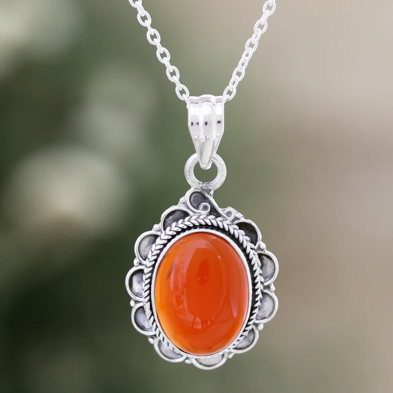 Halskette mit Anhänger „Crimson Flame“ aus Karneol, 925er Sterlingsilber, zierlicher Anhänger, Geburtsstein-Halskette Juli, Böhmischer Schmuck, Geschenk für Sie