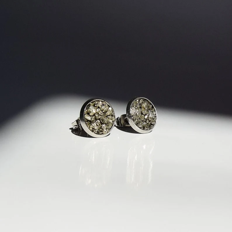 Ohrstecker aus rohem Pyritstein Handgemachter böhmischer Schmuck 925 Sterling Silber Geburtstagsgeschenk für sie