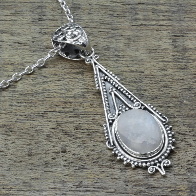 Regenbogen-Mondstein-Anhänger-Halskette Moonlight Radiance aus 925er Sterlingsilber, handgefertigter böhmischer Schmuck, Jahrestagsgeschenk für Sie und Ihre Frau