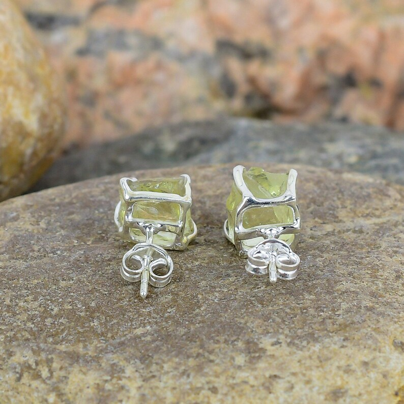 925 massiver Sterlingsilber, rauer Zitronenquarz Ohrstecker, trendiges Geschenk für Sie, minimalistischer gelber Edelsteinschmuck, Geschenk für Sie