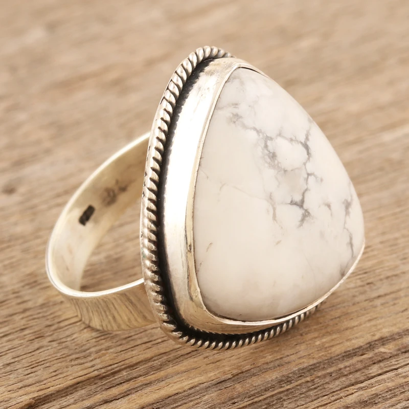 Weißer Pyramiden-Howlith-Ring 925 Sterling Silber Ring Weißer Stein Ring Handgemachter Damen Ring Edelstein Ring Geschenk für Sie