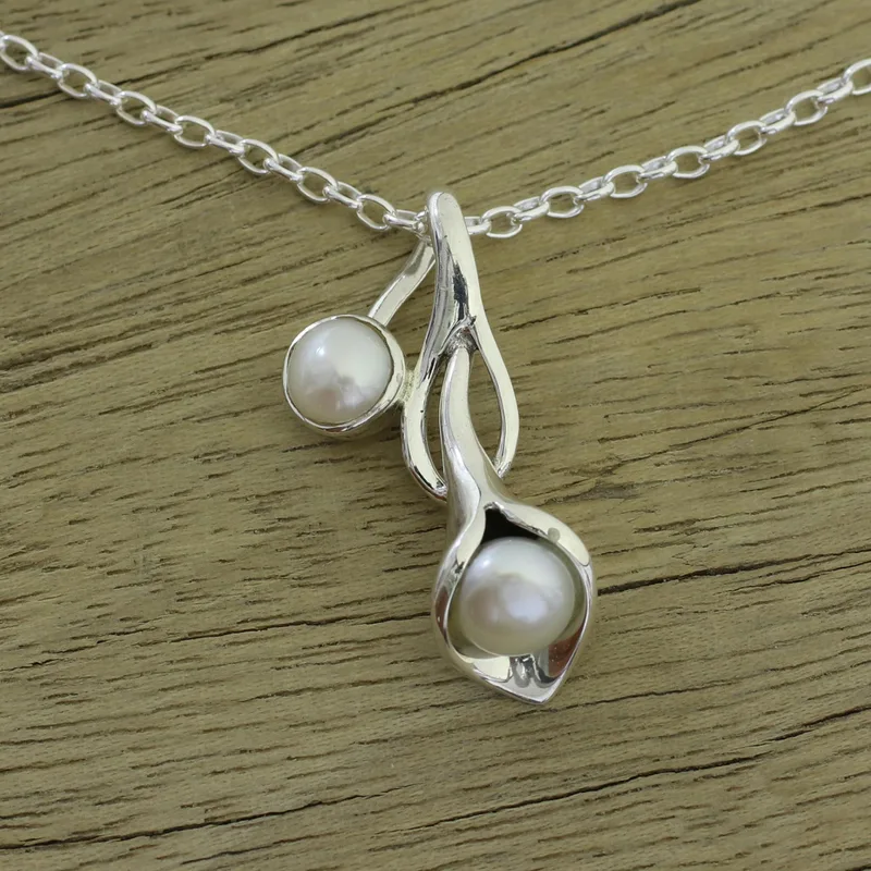 Brautschmuck Calla Lilie Perlenkette 925 Sterlingsilber Anhänger Süßwasserperlen Schmuck Handgemachter Schmuck Boho Halskette Geschenk für Sie