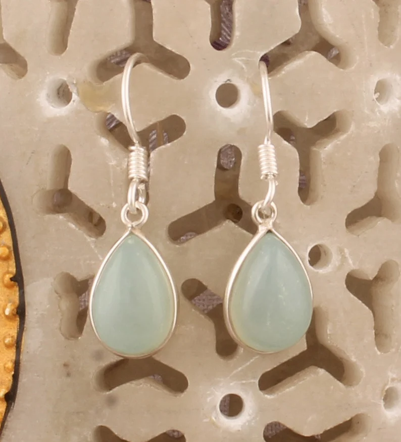 Aqua-Chalzedon Birnenform Edelstein Ohrringe 925 Sterling Silber Ohrringe Designer Lünettenfassung Silber Ohrringe Handgefertigte Edelstein Ohrringe