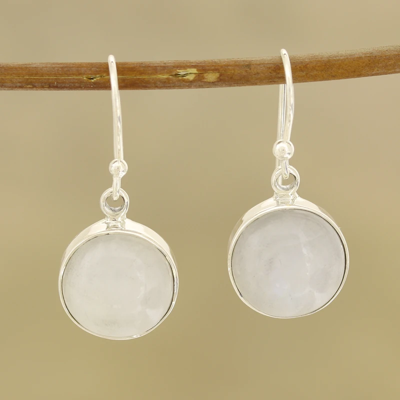 Ohrringe mit Regenbogen-Mondstein in runder Form, 925er Sterlingsilber, handgefertigte Edelstein-Ohrringe, Geschenk für Sie, Boho-Ohrringe, zierliche Ohrringe
