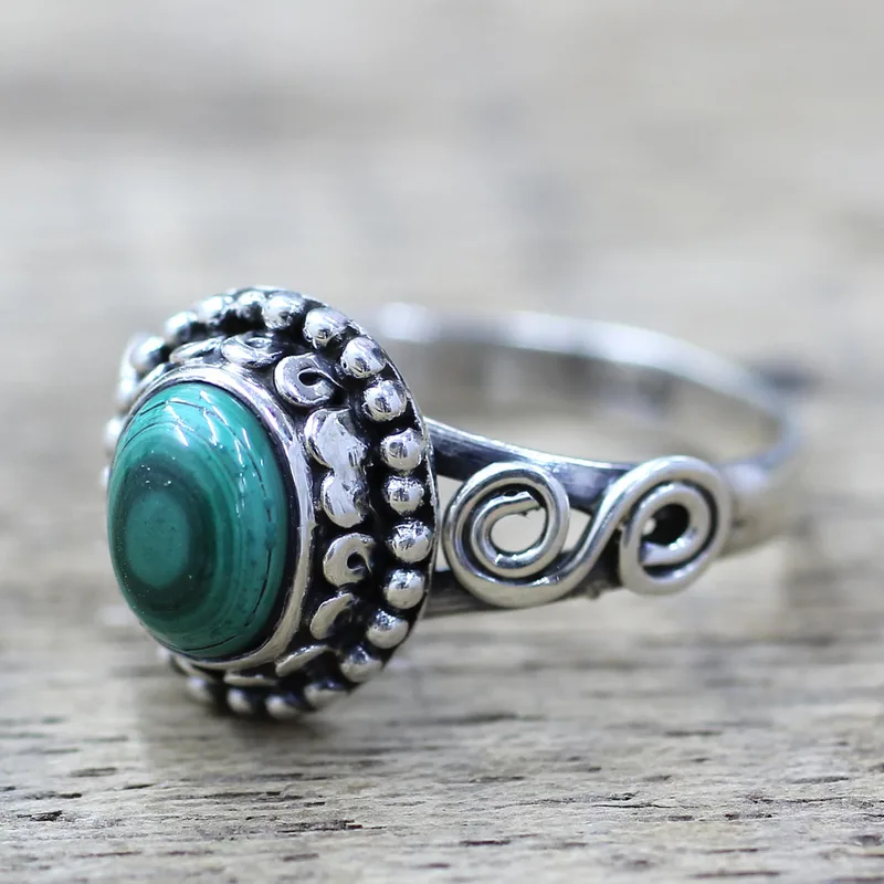 Designer-Cocktailring aus Sterlingsilber mit Malachit, grüner Edelsteinring, handgefertigter Bohème-Schmuck, Valentinstagsgeschenk für sie, Geburtstagsgeschenk