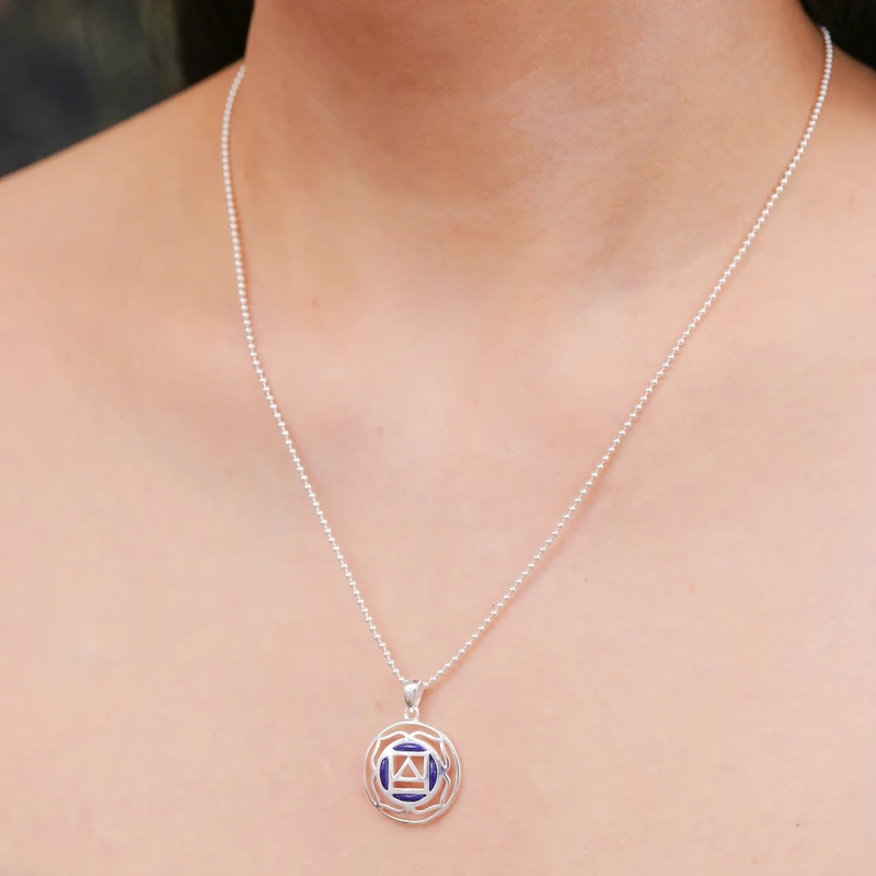 Inspirierende Lotus Halskette aus blauem Lapislazuli, 925 Sterling Silber Lapislazuli Schmuck, Handgefertigter Schmuck, Boho Halskette, Statement Kette, Geschenk für Sie, Geburtstagsgeschenk