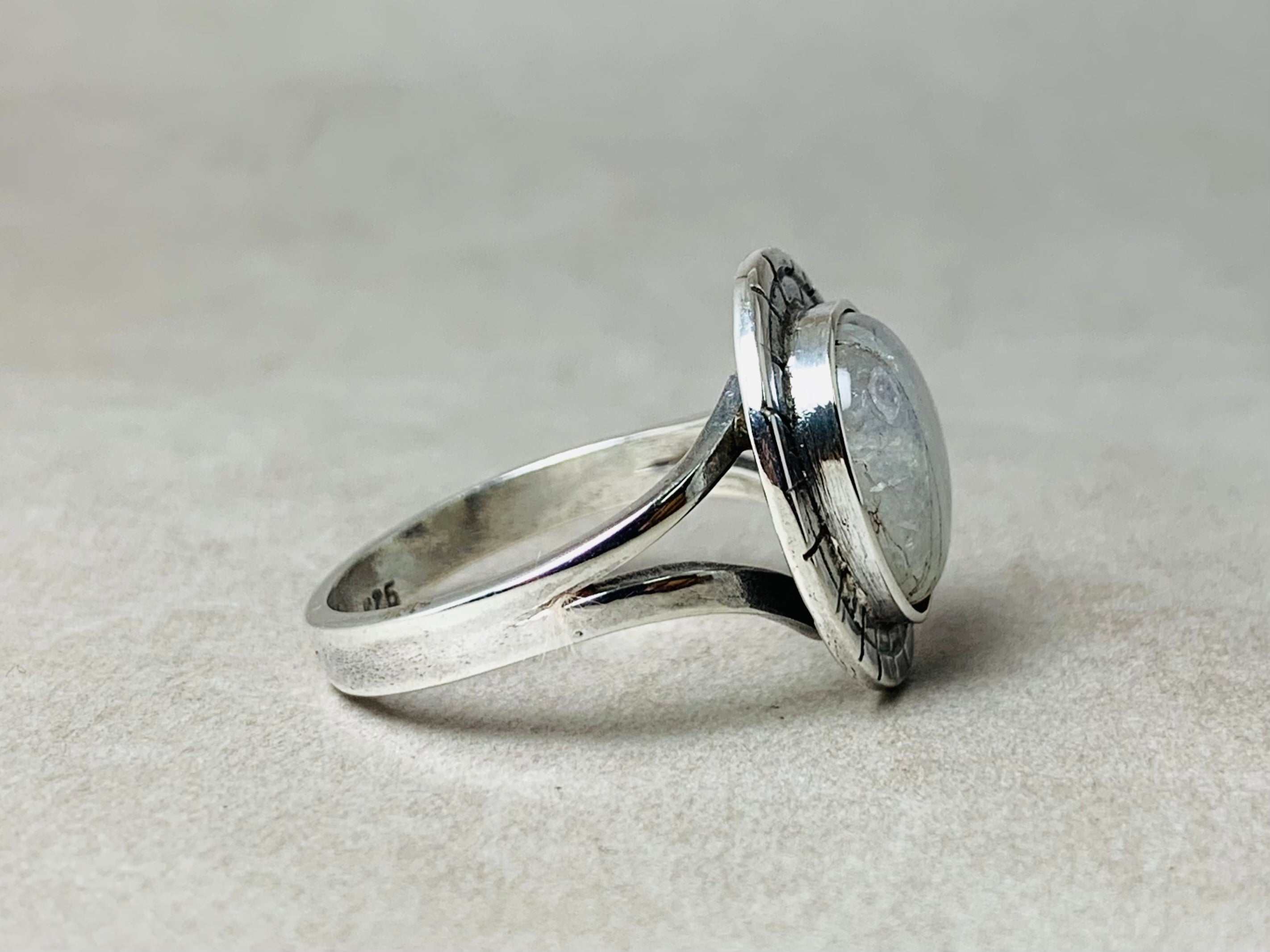 Regenbogen-Mondstein-Ring 925 Sterling Silber Ring Handgefertigter ovaler Edelstein Juni Geburtsstein Damenring