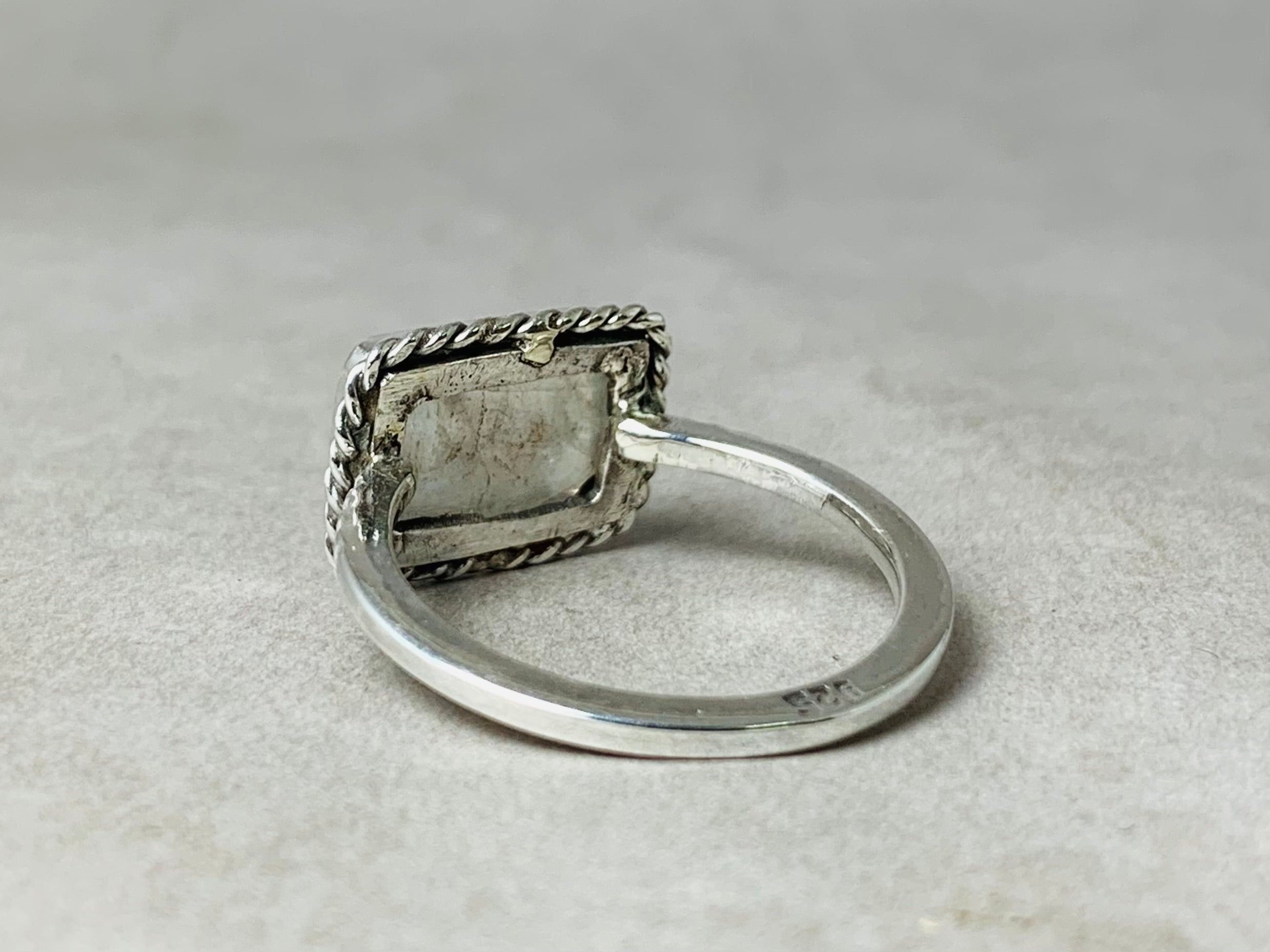 Rechteckiger Regenbogen-Mondstein 925 Silberring Edelsteinring Blauer Feuer-Mondstein Geburtssteinring Geschenk für Sie