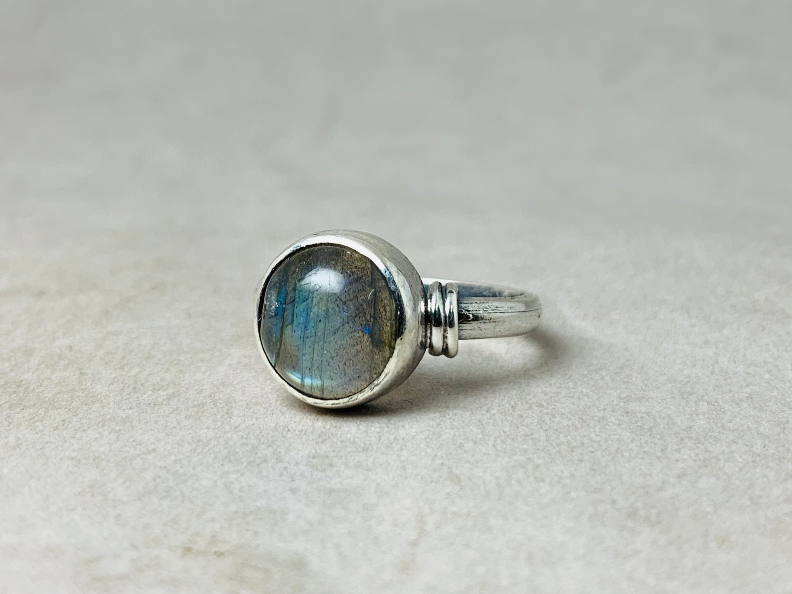 Ronde Labradoriet Ring 925 Zilveren Ring Blauwe Vuur Edelsteen Ring Stapelbare Ring Natuurlijke Labradoriet Ring voor Vrouwen