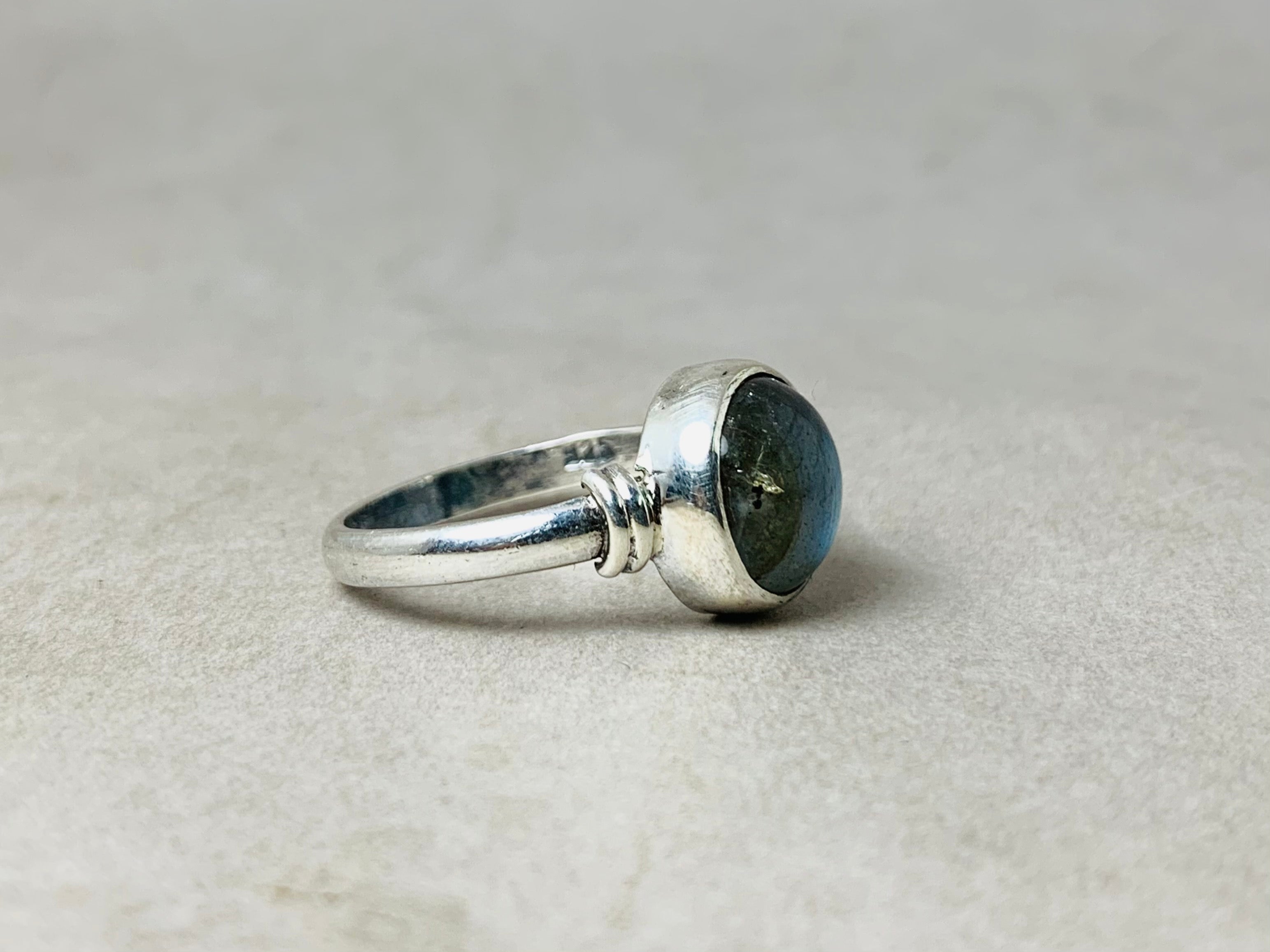 Ronde Labradoriet Ring 925 Zilveren Ring Blauwe Vuur Edelsteen Ring Stapelbare Ring Natuurlijke Labradoriet Ring voor Vrouwen