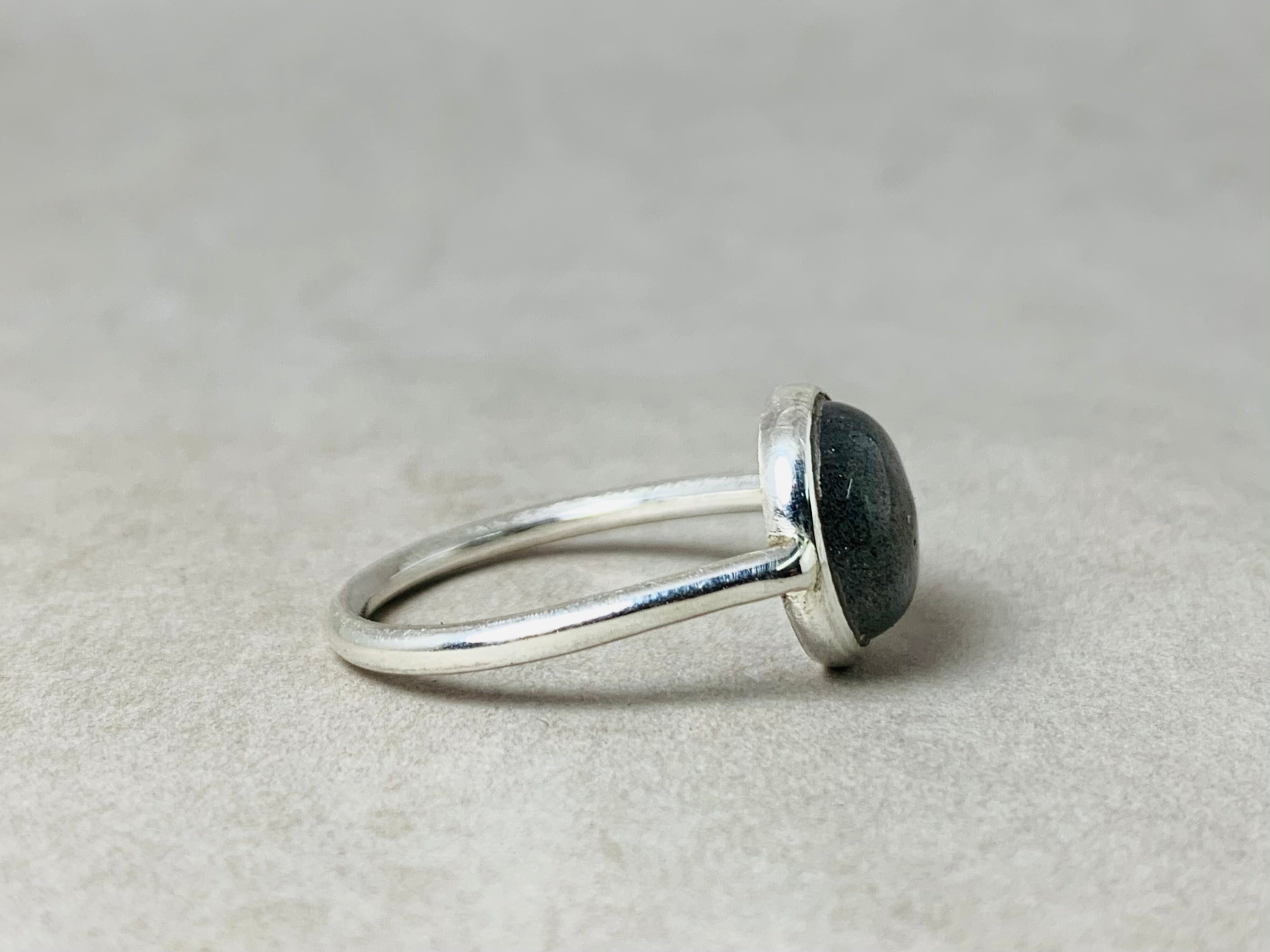 Echter runder Labradorit-Ring 925 Silber Ring Blauer Feuer Edelstein Ring Stapelring Natürlicher Labradorit-Ring für Frauen