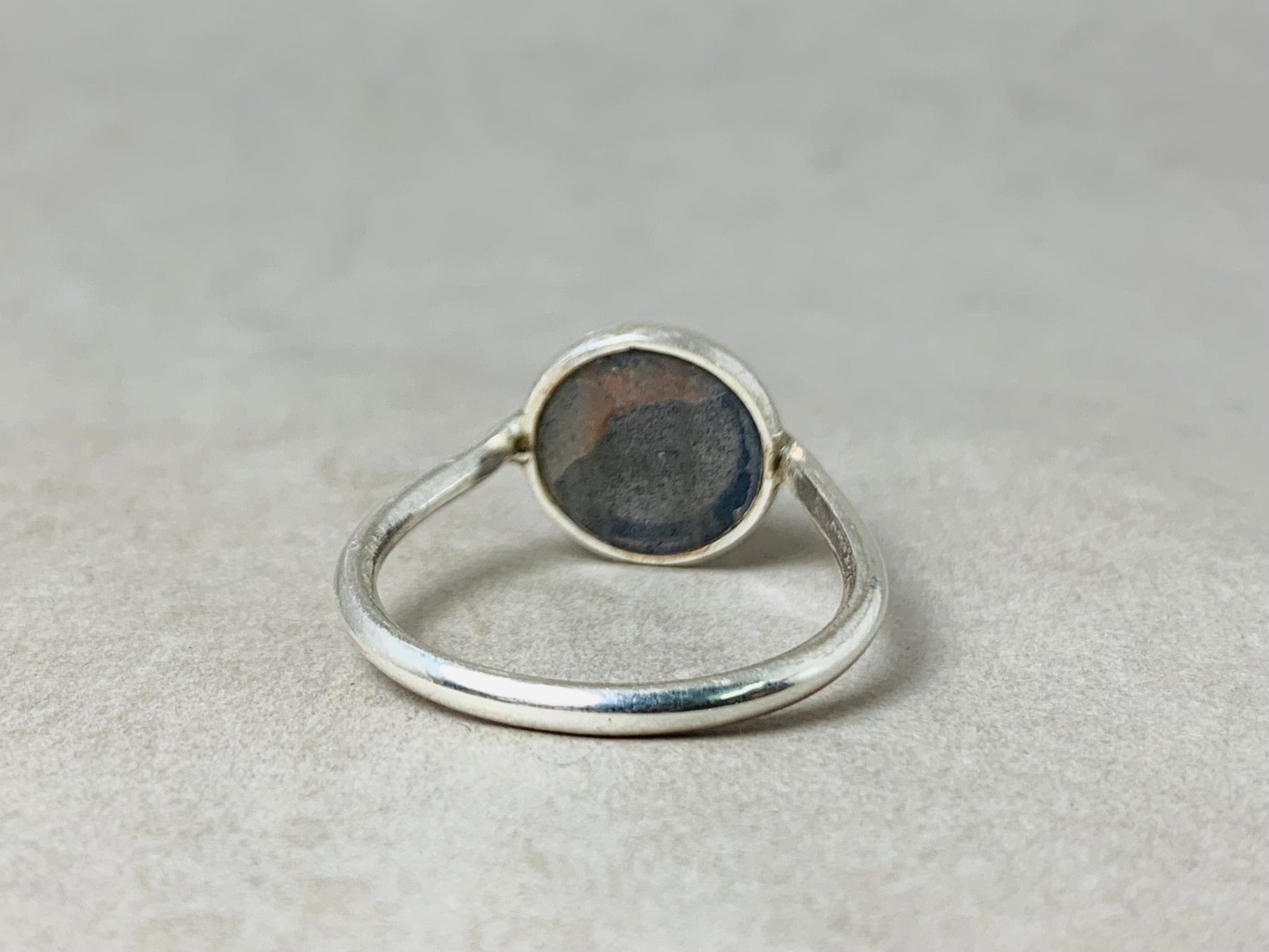 Echter runder Labradorit-Ring 925 Silber Ring Blauer Feuer Edelstein Ring Stapelring Natürlicher Labradorit-Ring für Frauen