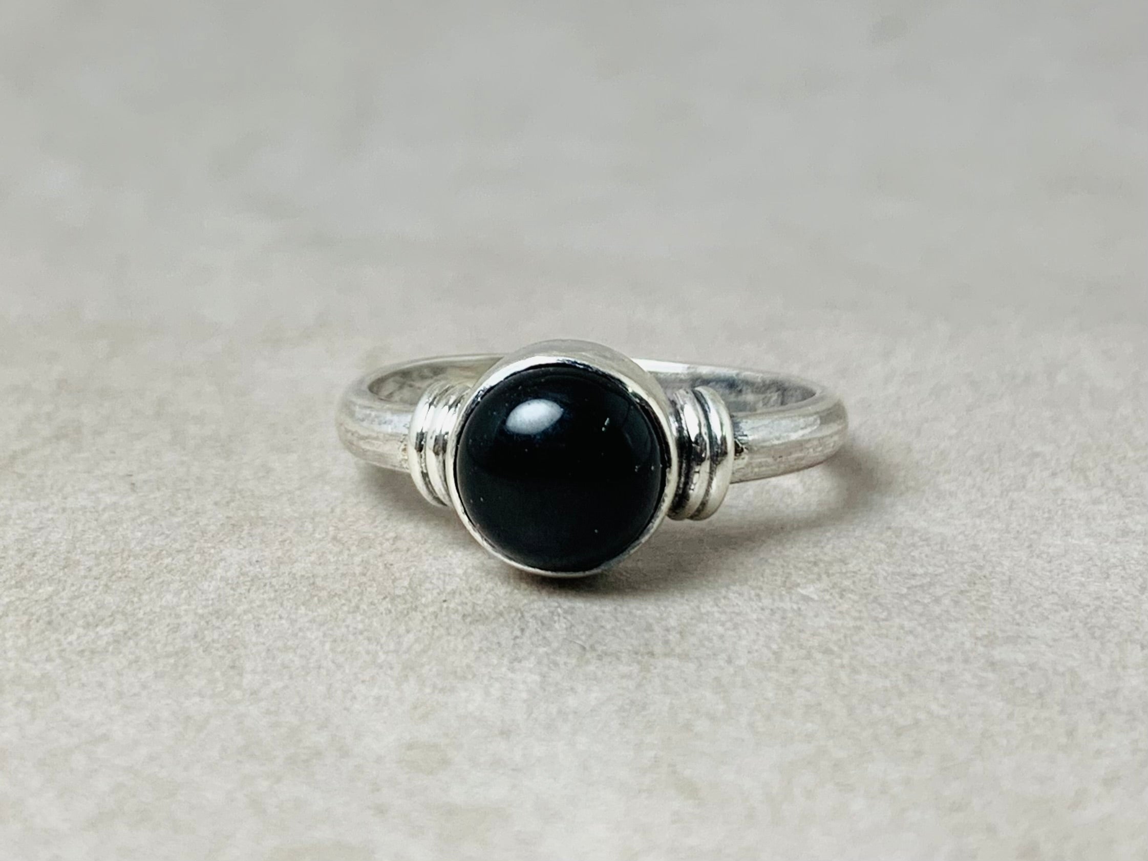 925 Sterling Silber schwarzer Onyx minimalistischer Ring handgemachter Ring schwarzer Edelstein schlichter Ring zarter Ring