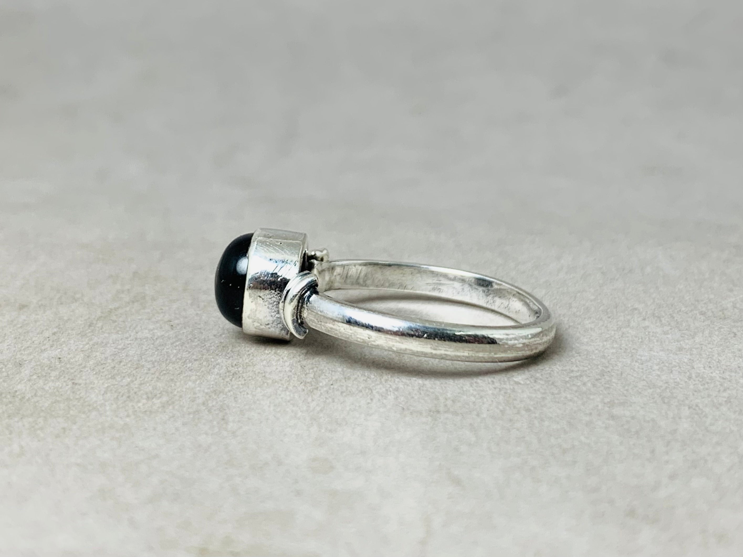 925 Sterling Silber schwarzer Onyx minimalistischer Ring handgemachter Ring schwarzer Edelstein schlichter Ring zarter Ring