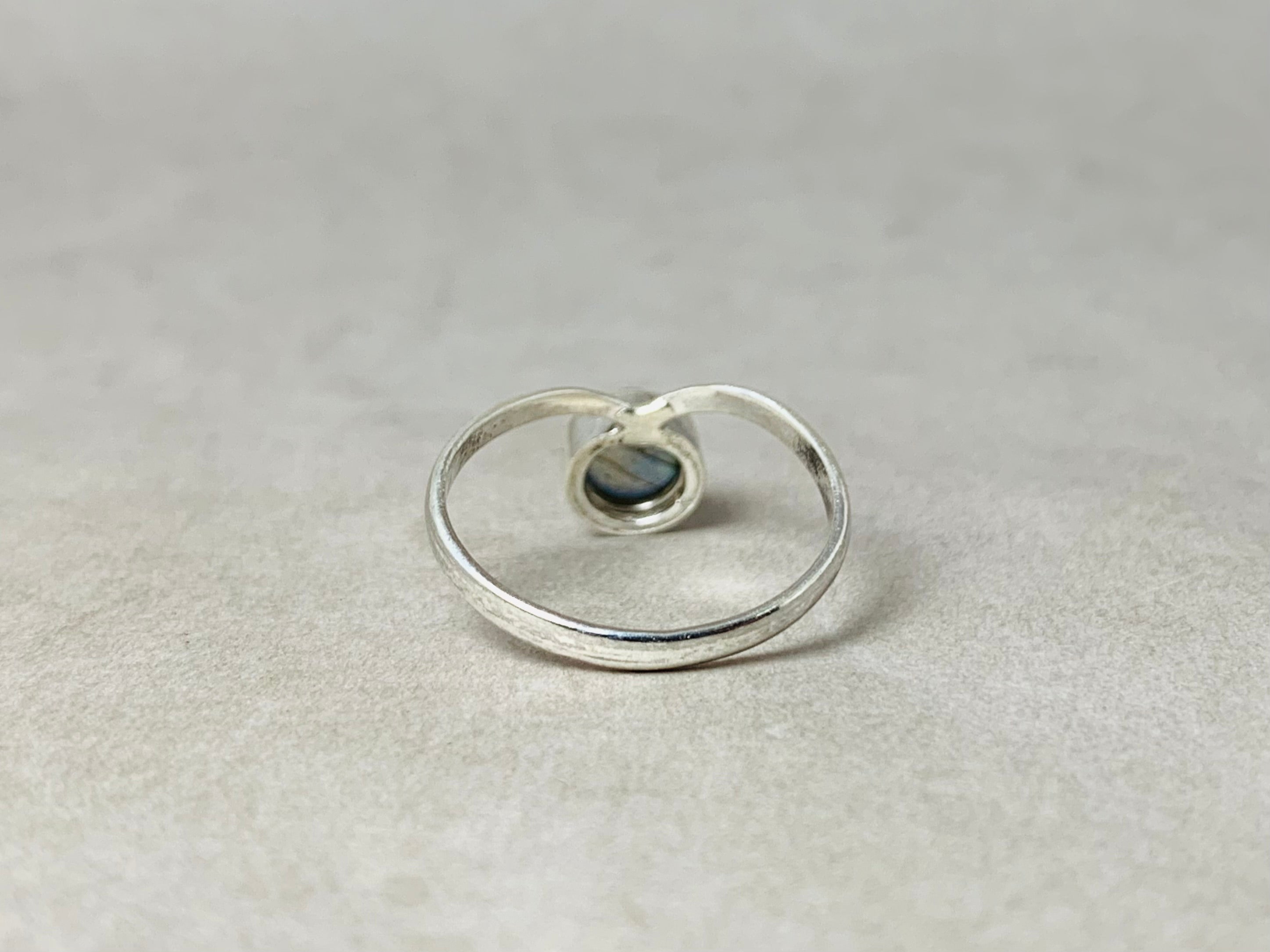 Runder Labradorit-Edelsteinring 925 Silberring Handgemachter Stapelring Bohemian Ring Zarter Ring Geschenk für sie