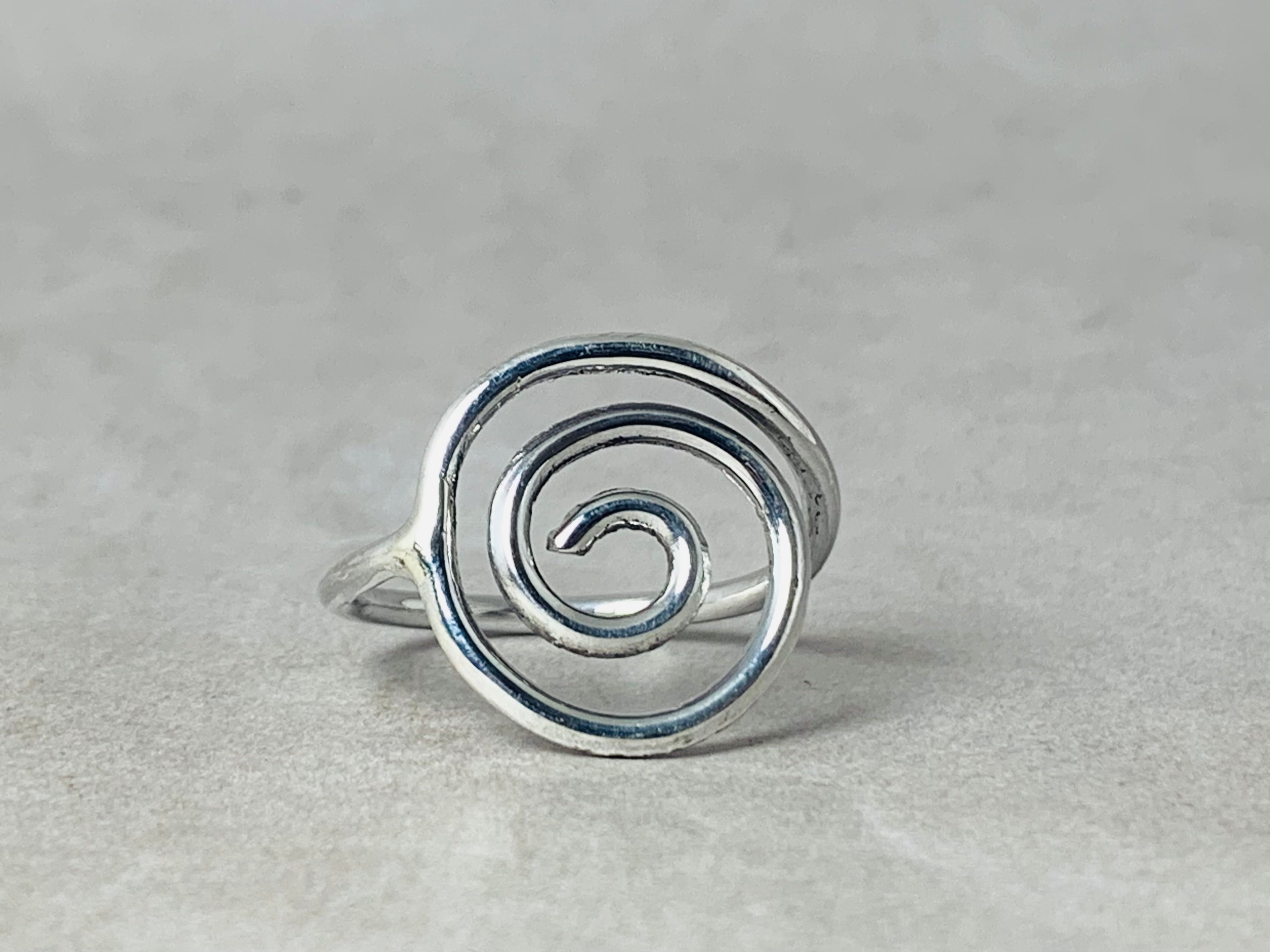 Spiralring 925er Silberring Statement Ring Silber Wirbelring Minimalistisches Design Verlobungsring Einzigartiger Ring