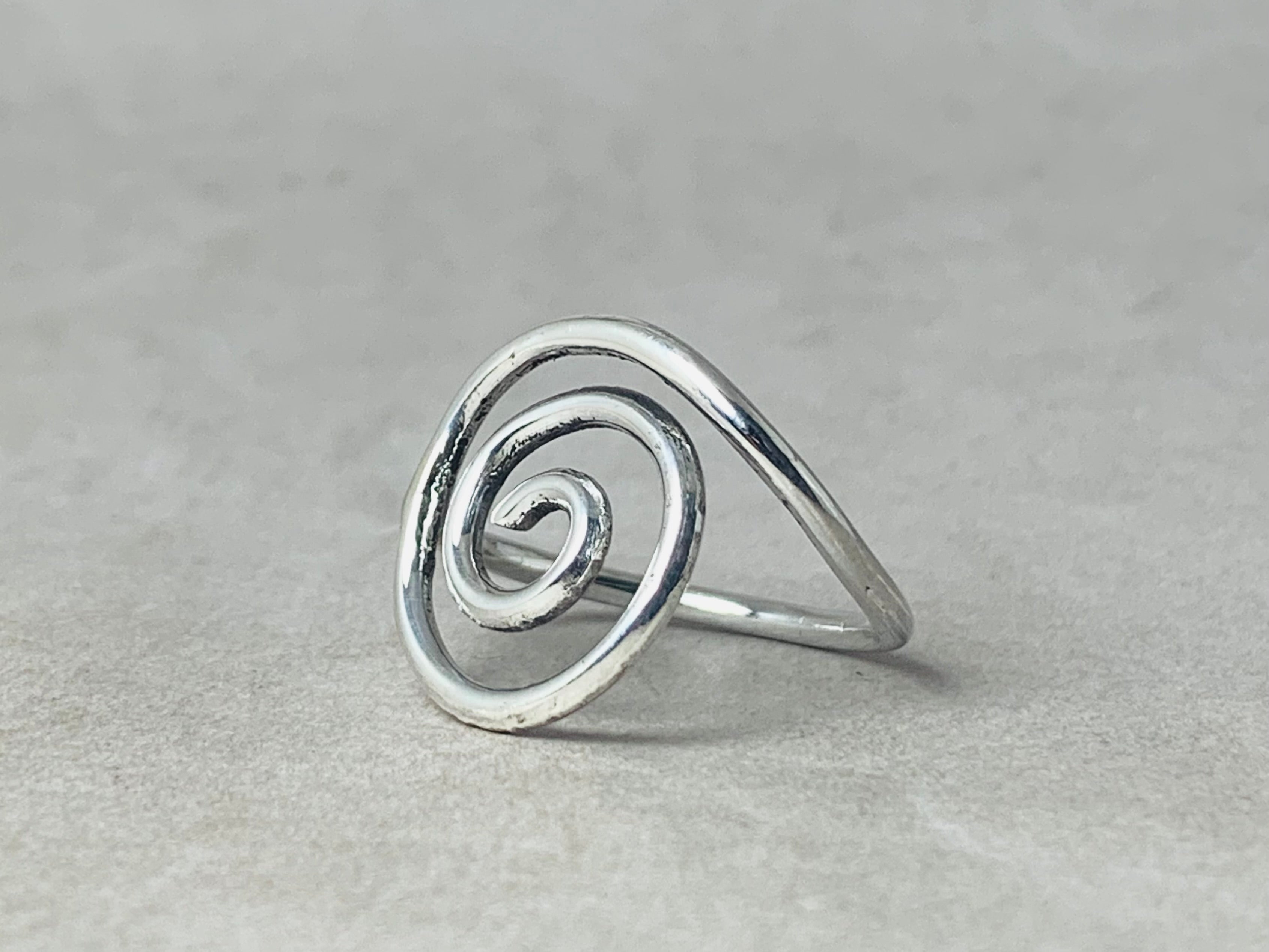 Spiralring 925er Silberring Statement Ring Silber Wirbelring Minimalistisches Design Verlobungsring Einzigartiger Ring