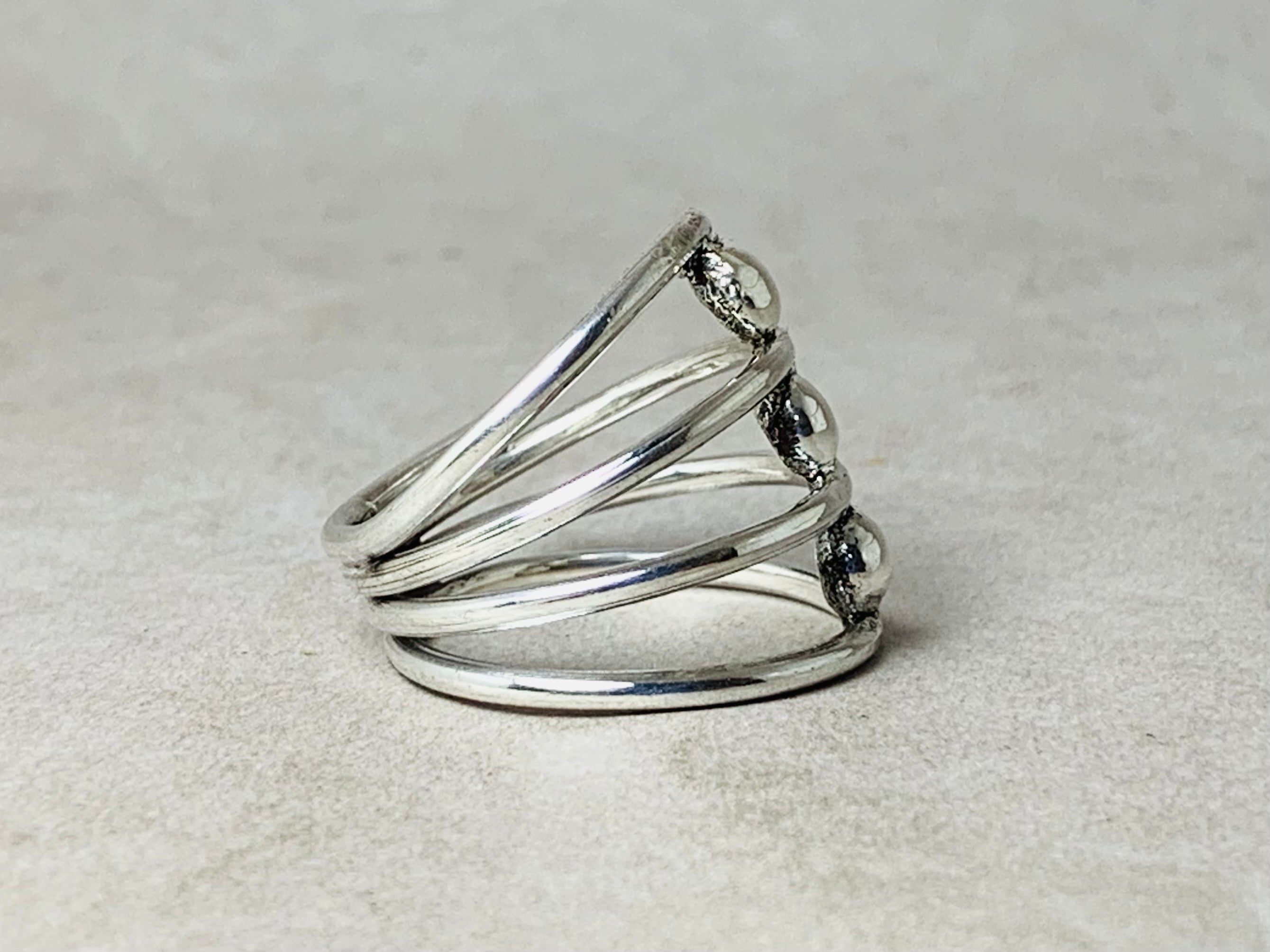 Dreifach-Bandring Gepunkteter Ring Silberner Bandring 925er Silberring Statement Handmade Ring