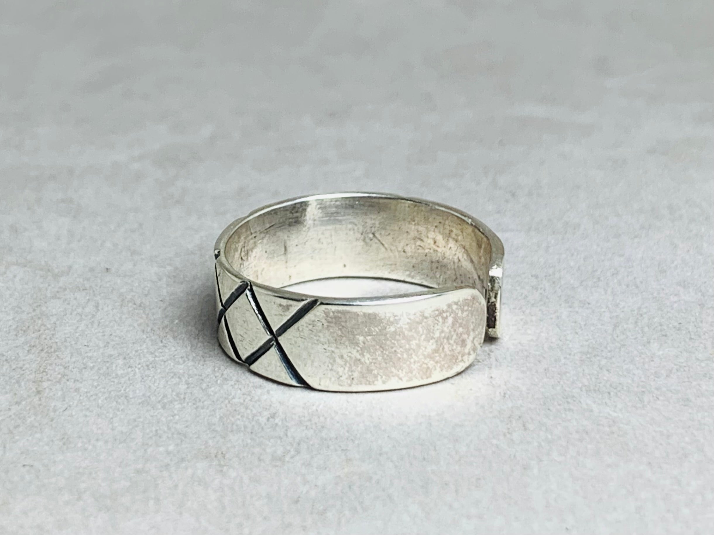 Strukturierter Bandring 925er Silberring Verstellbarer Ring Oxidierter Ring Minimalistischer Alltags-Statement-Ring Handgemachter Ring