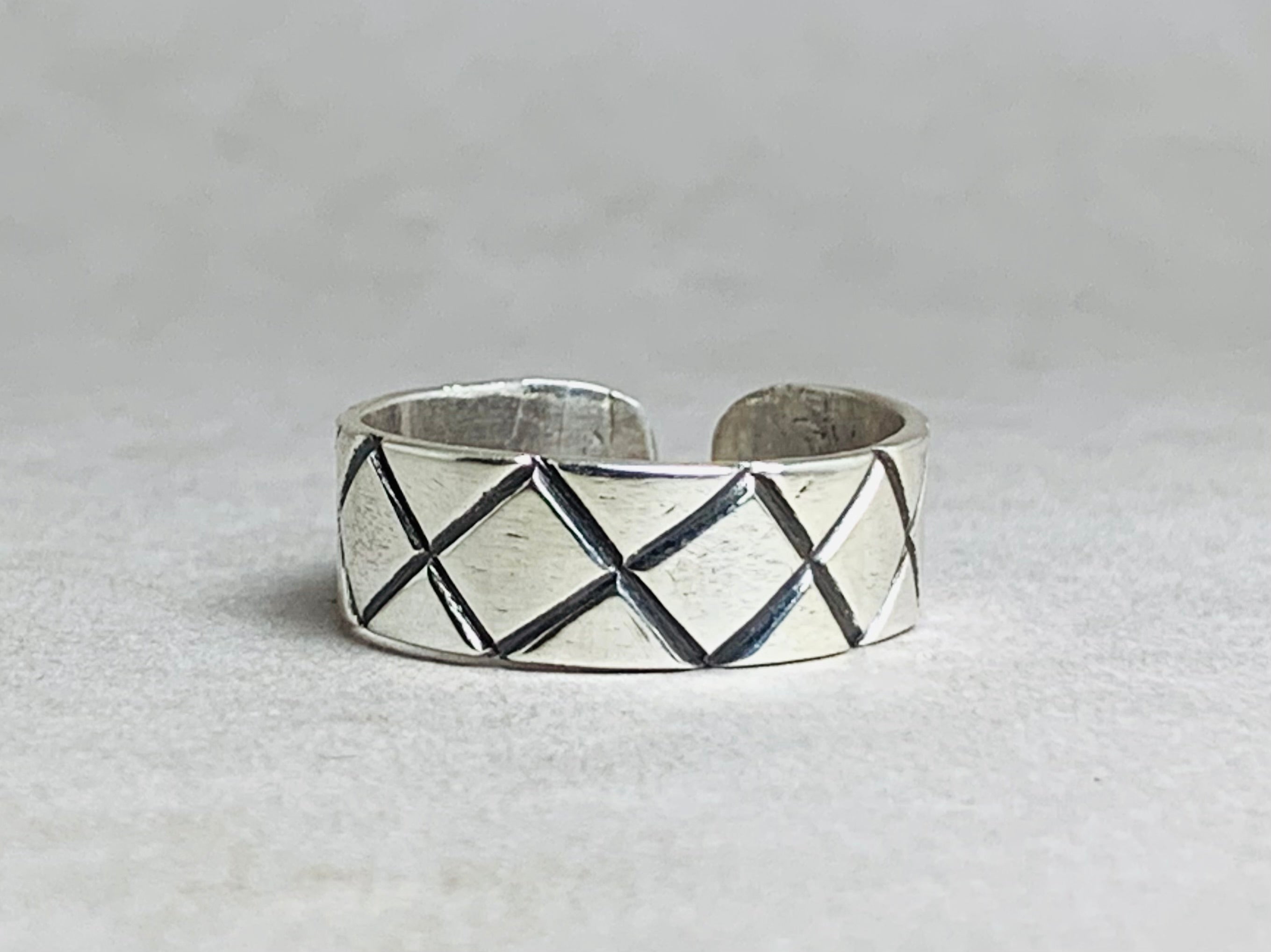 Strukturierter Bandring 925er Silberring Verstellbarer Ring Oxidierter Ring Minimalistischer Alltags-Statement-Ring Handgemachter Ring