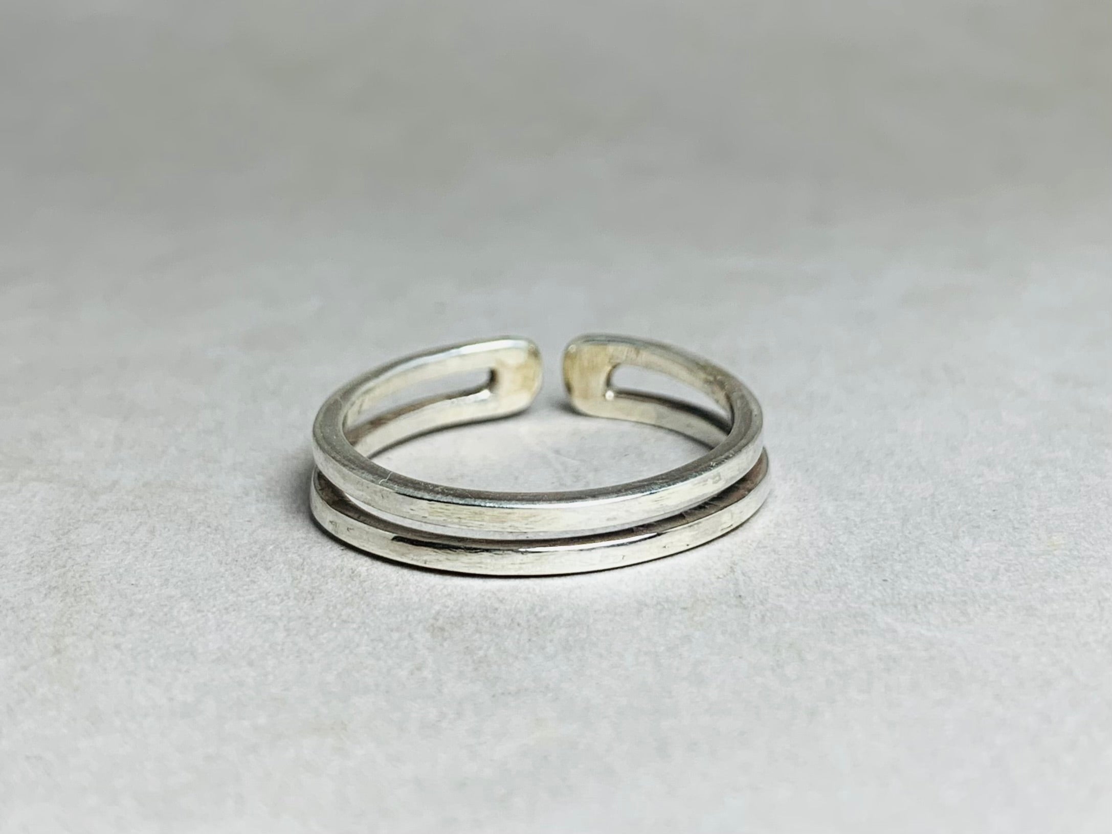 Doppelter Bandring 925 Sterling Silber Ring Zierlicher Minimalistischer Ring Verstellbarer Ring Moderner Eleganter Ring Handgemachter Alltagsring