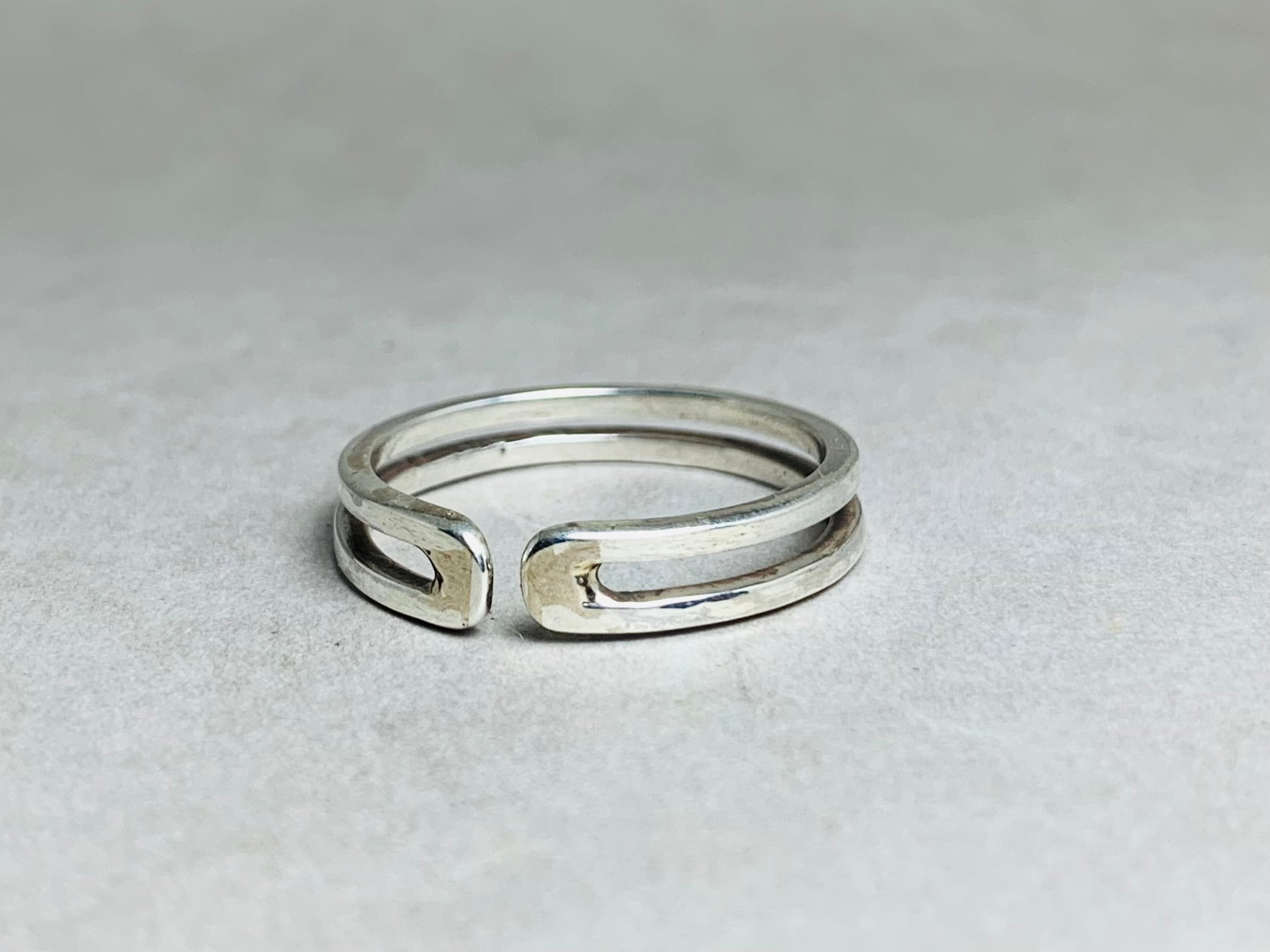 Doppelter Bandring 925 Sterling Silber Ring Zierlicher Minimalistischer Ring Verstellbarer Ring Moderner Eleganter Ring Handgemachter Alltagsring