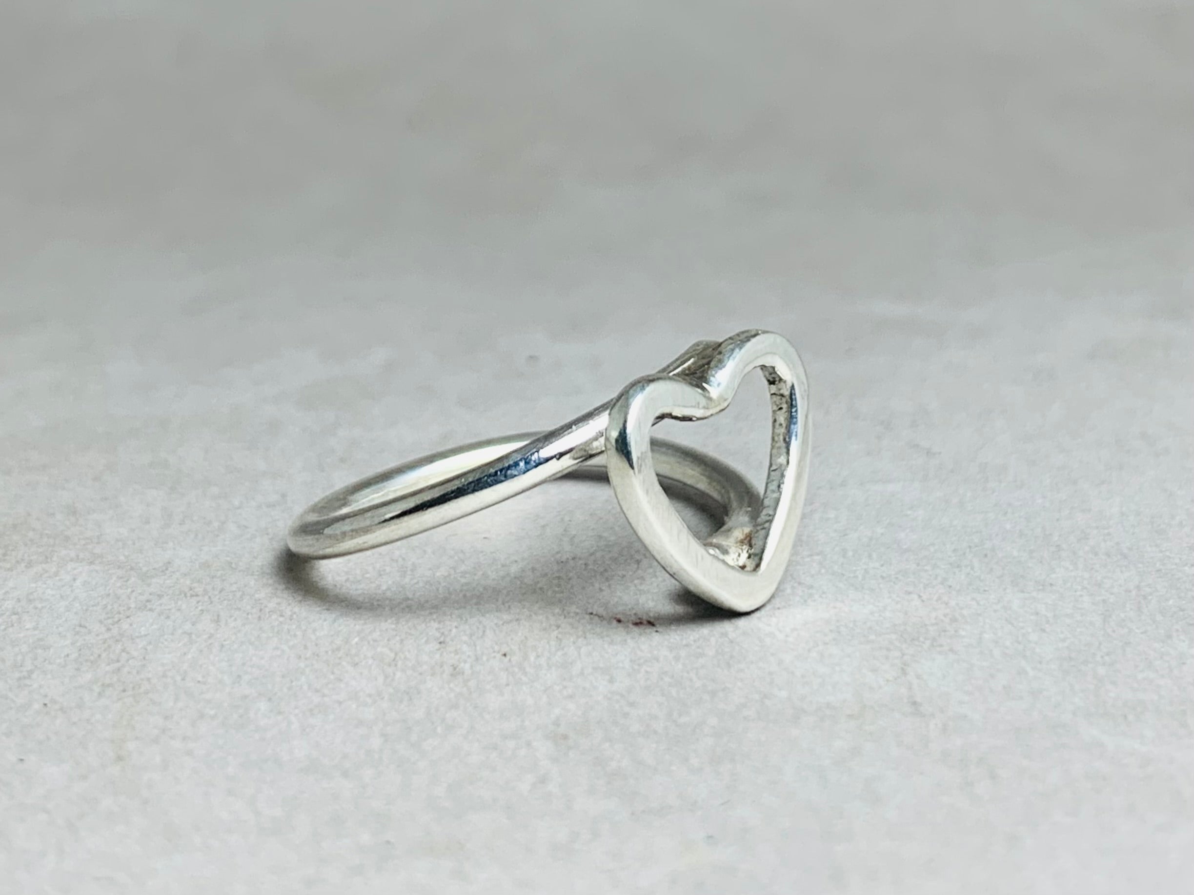Herzring 925er Massivsilberring Minimalistischer Stapelring Zarter Ring Geschenk für Frauen Verlobungsring Liebesring