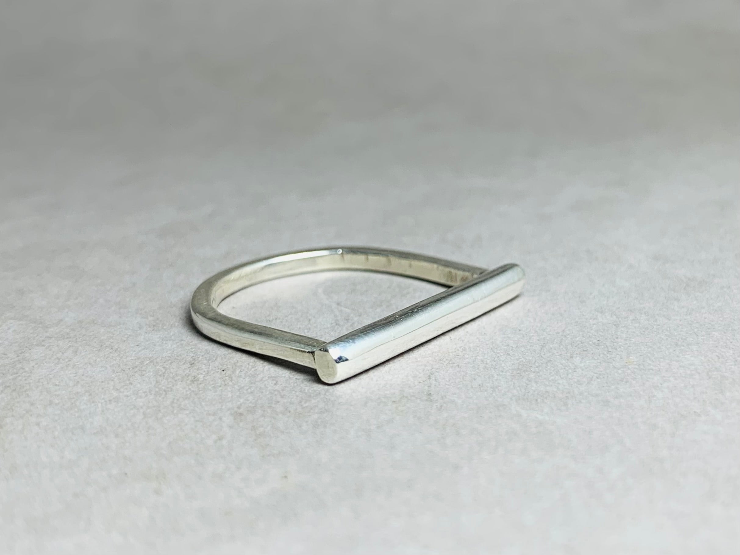 Minimalistischer Stabring, Ring aus 925er Sterlingsilber, paralleler Stabring, zierlicher moderner Ring, handgefertigter Ring, Alltagsring