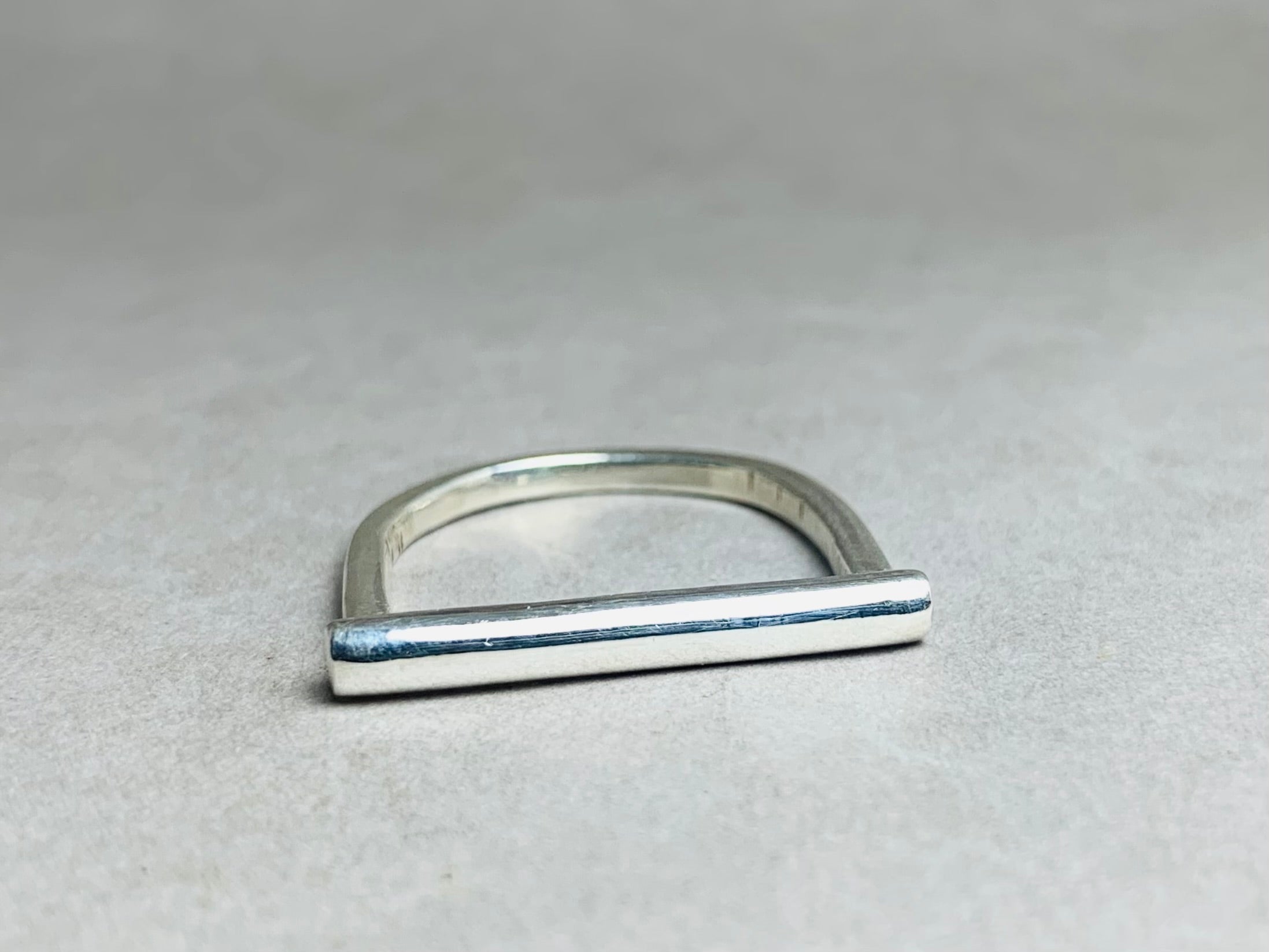Minimalistischer Stabring, Ring aus 925er Sterlingsilber, paralleler Stabring, zierlicher moderner Ring, handgefertigter Ring, Alltagsring