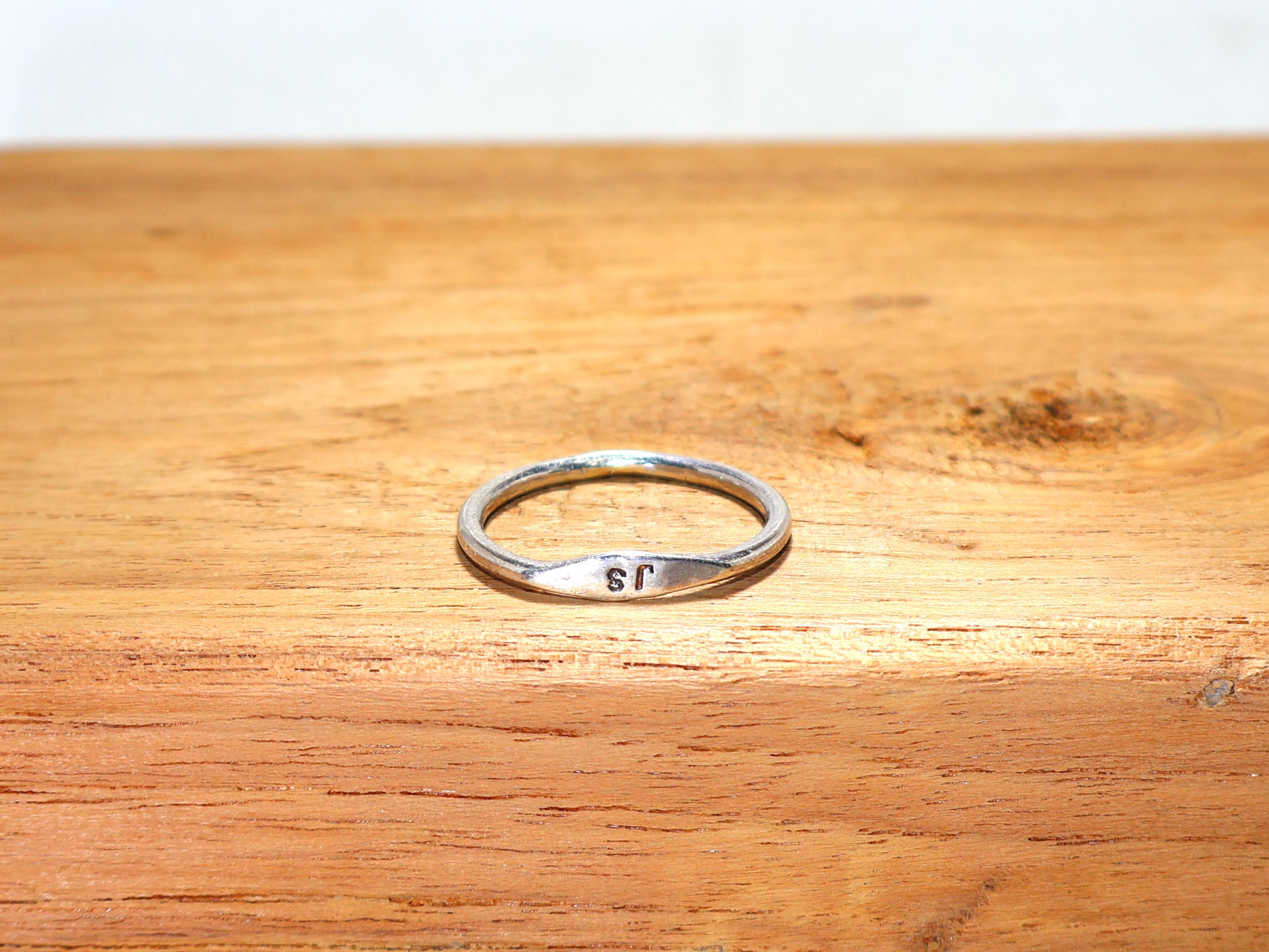 Personalisierter Initialenring 925 Silber Ring Handgemachter Minimalistischer Ring Zierlicher Initialenring