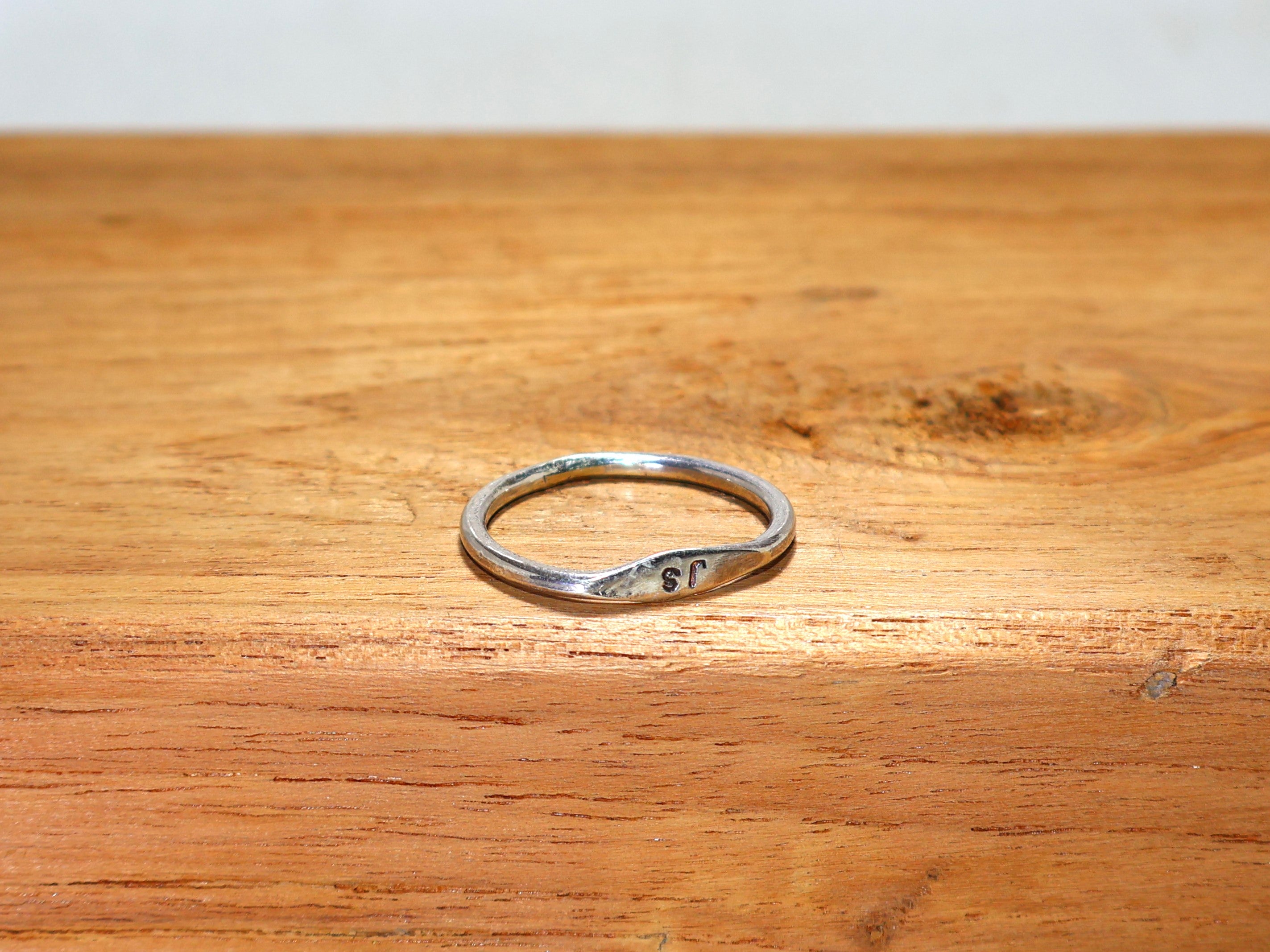 Personalisierter Initialenring 925 Silber Ring Handgemachter Minimalistischer Ring Zierlicher Initialenring