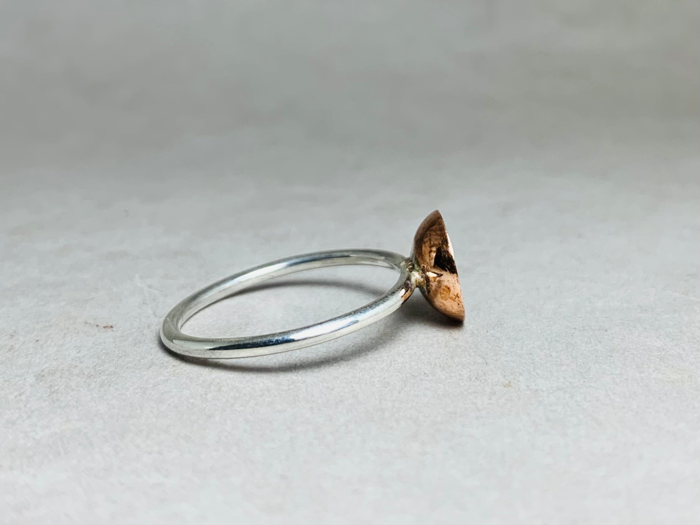 Handgefertigter gewölbter Ring 925er massiver Sterlingsilber Ring Becher Ring Punkt Ring Kupferkugel Ring Antiker Ring