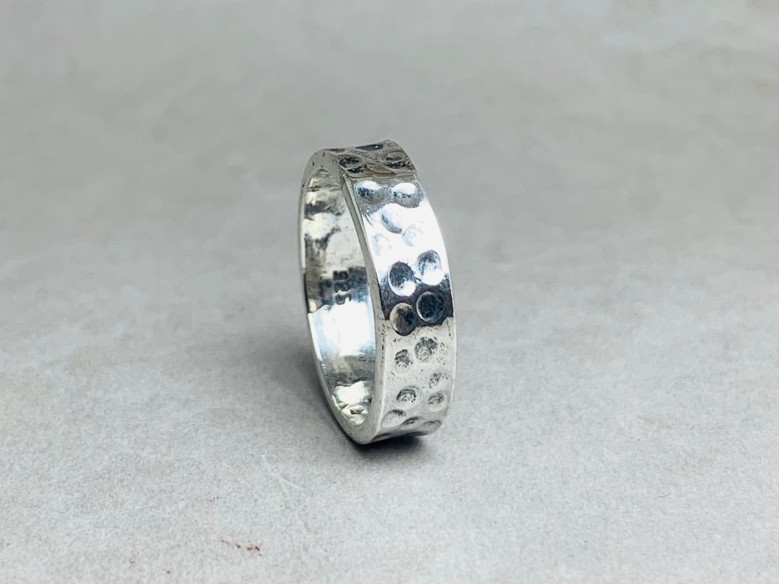 Gehämmerter Bandring 925er Silberring Unisex Statement Ring Handgemachter Silberring Alltagsring Schwerer Ring Geschenk für Sie