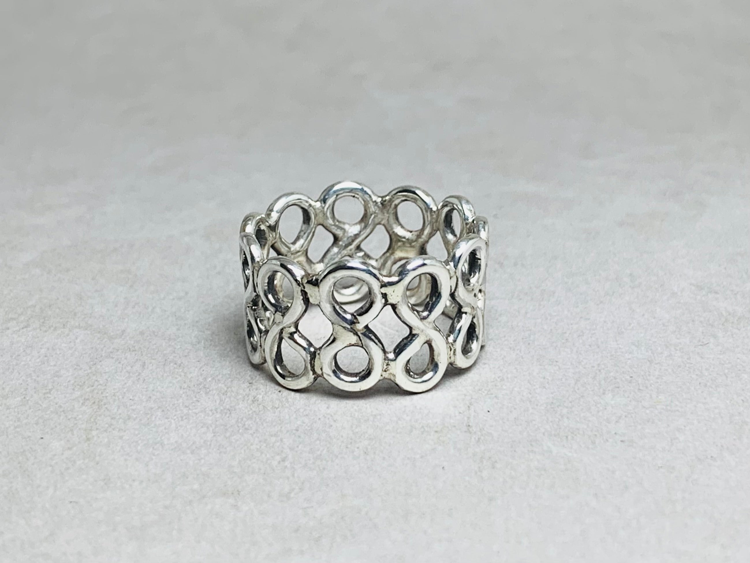 Unendlichkeitsknoten Ring 925 Sterling Silber Ring Handgefertigter verdrehter Ring Keltischer einzigartiger Bandring Breiter Bandring
