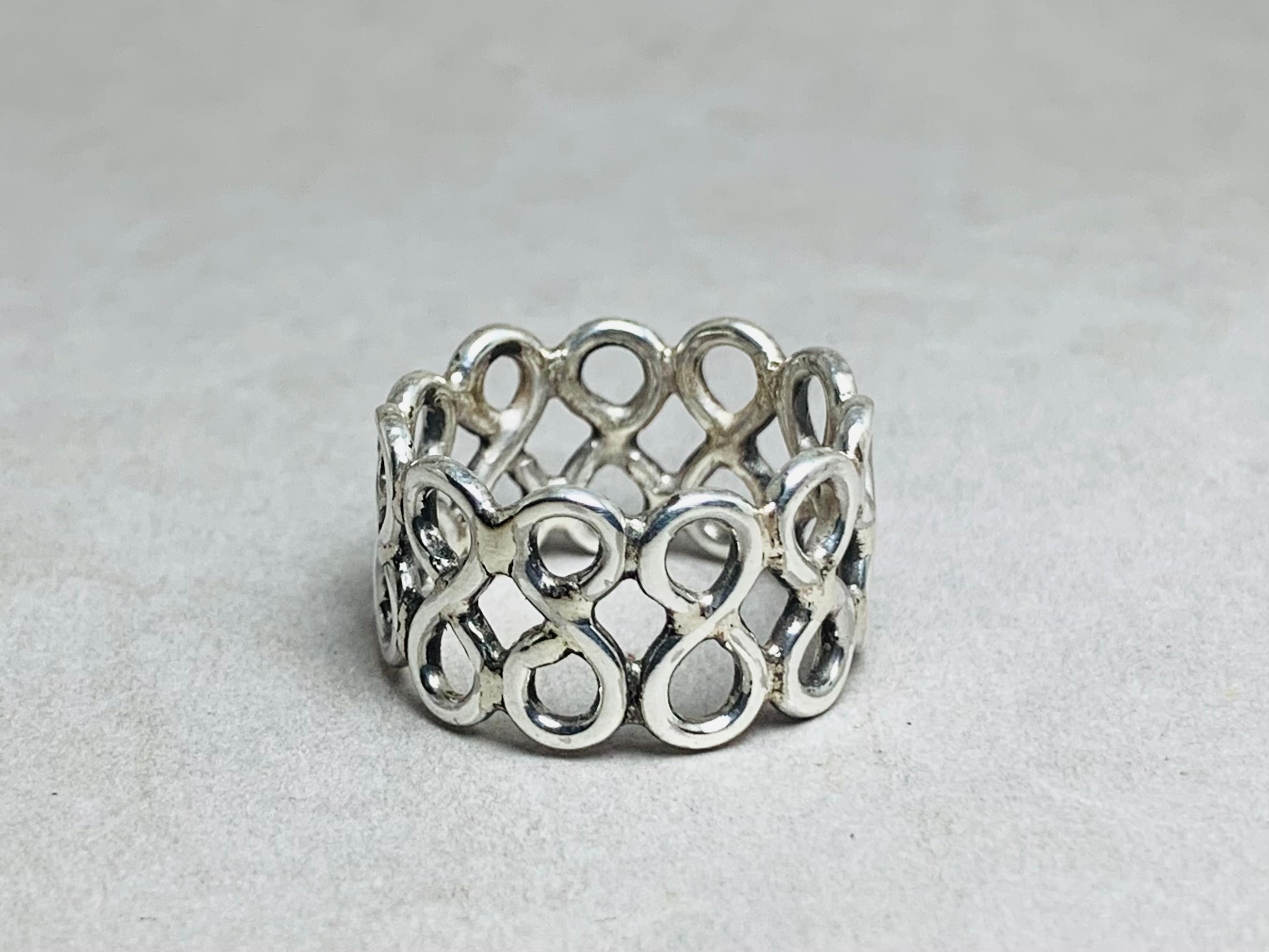 Unendlichkeitsknoten Ring 925 Sterling Silber Ring Handgefertigter verdrehter Ring Keltischer einzigartiger Bandring Breiter Bandring