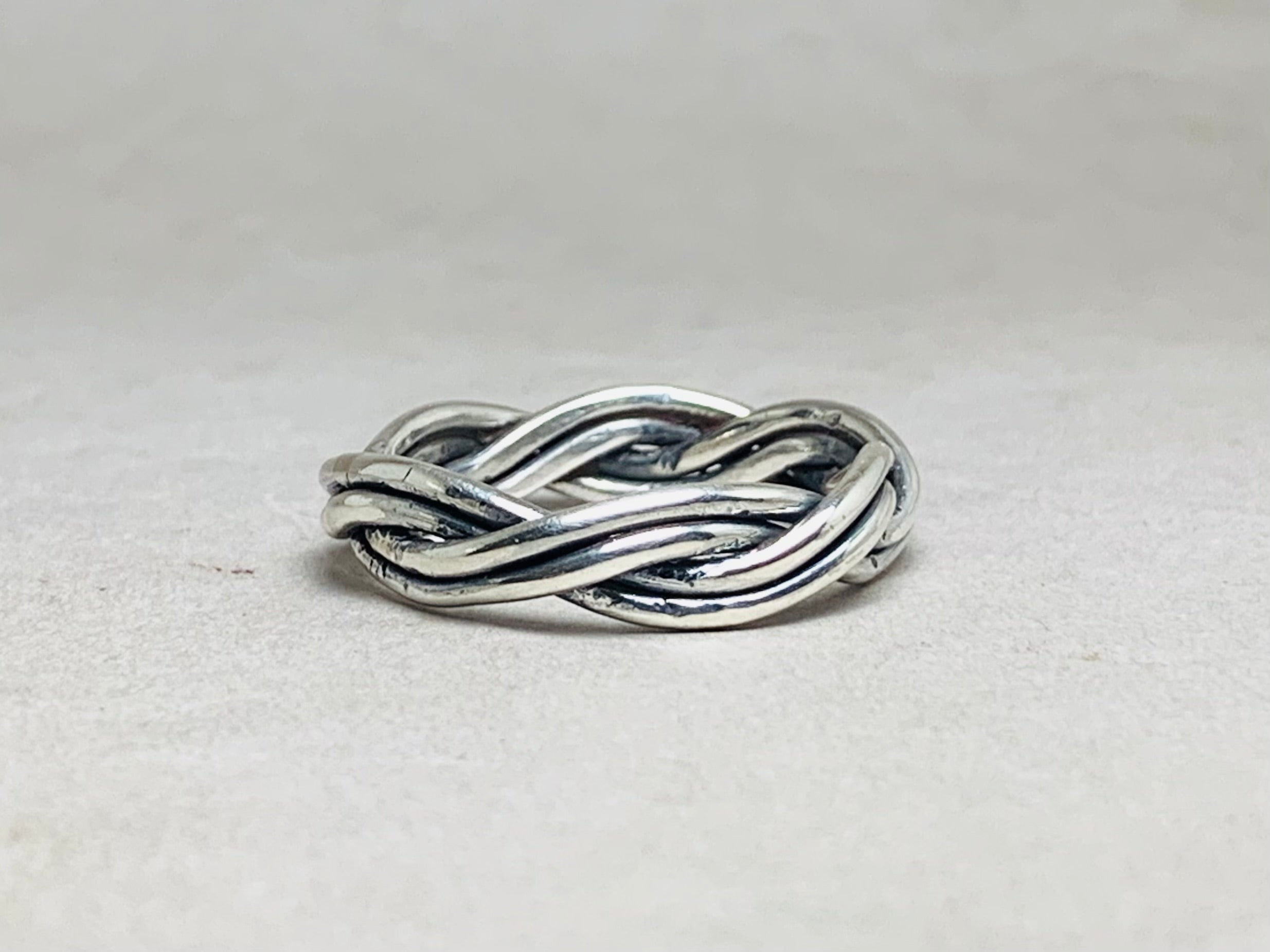 Verdrehter Bandring 925er Sterling Silber Ring Handgemachter Unendlichkeitsring Silberner Bandring Alltagsring Einzigartige Geschenkidee Statement-Ring