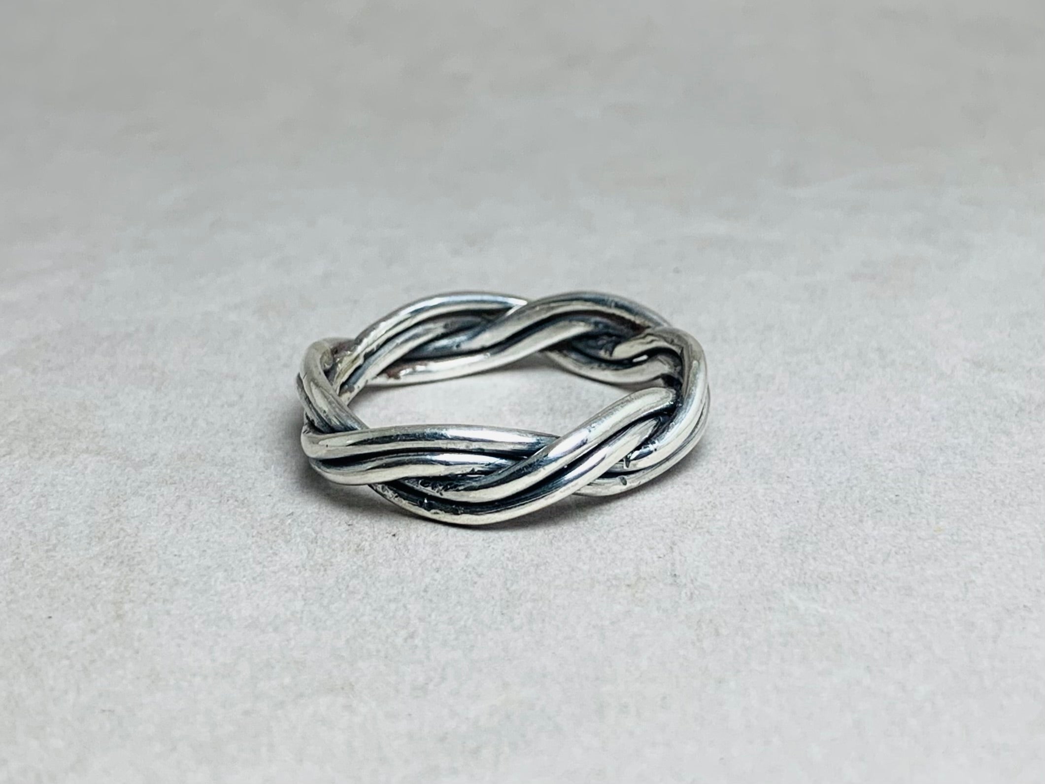 Verdrehter Bandring 925er Sterling Silber Ring Handgemachter Unendlichkeitsring Silberner Bandring Alltagsring Einzigartige Geschenkidee Statement-Ring