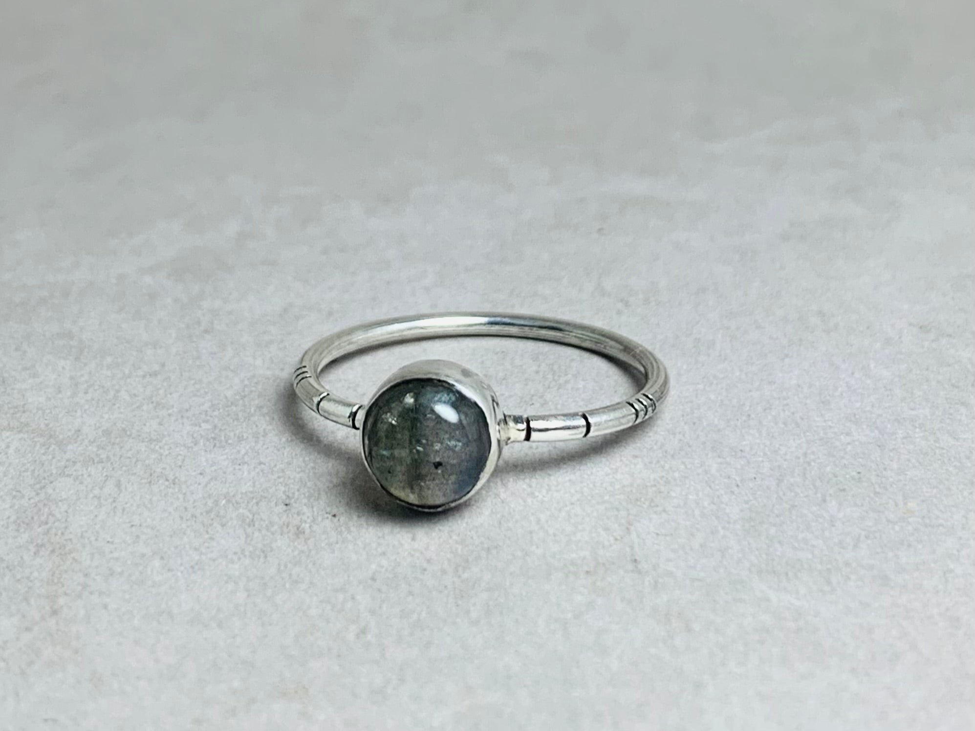 Regenbogen Labradorit Ring Handgefertigter Artikel 925 Silber Ring Natur Edelstein Ring Februar Geburtsstein Alltagsring